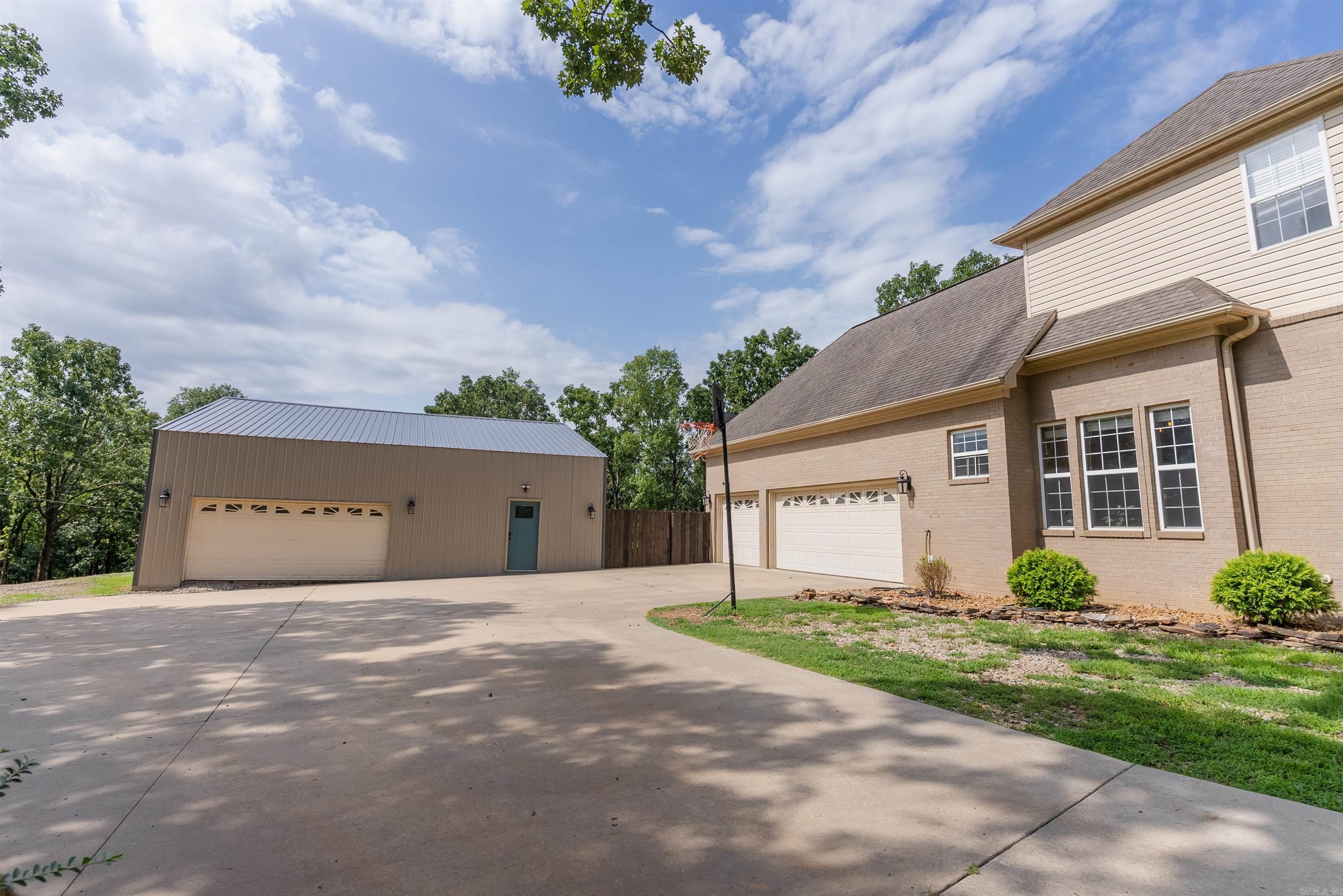 NORTH HILLS ESTATES - Residential