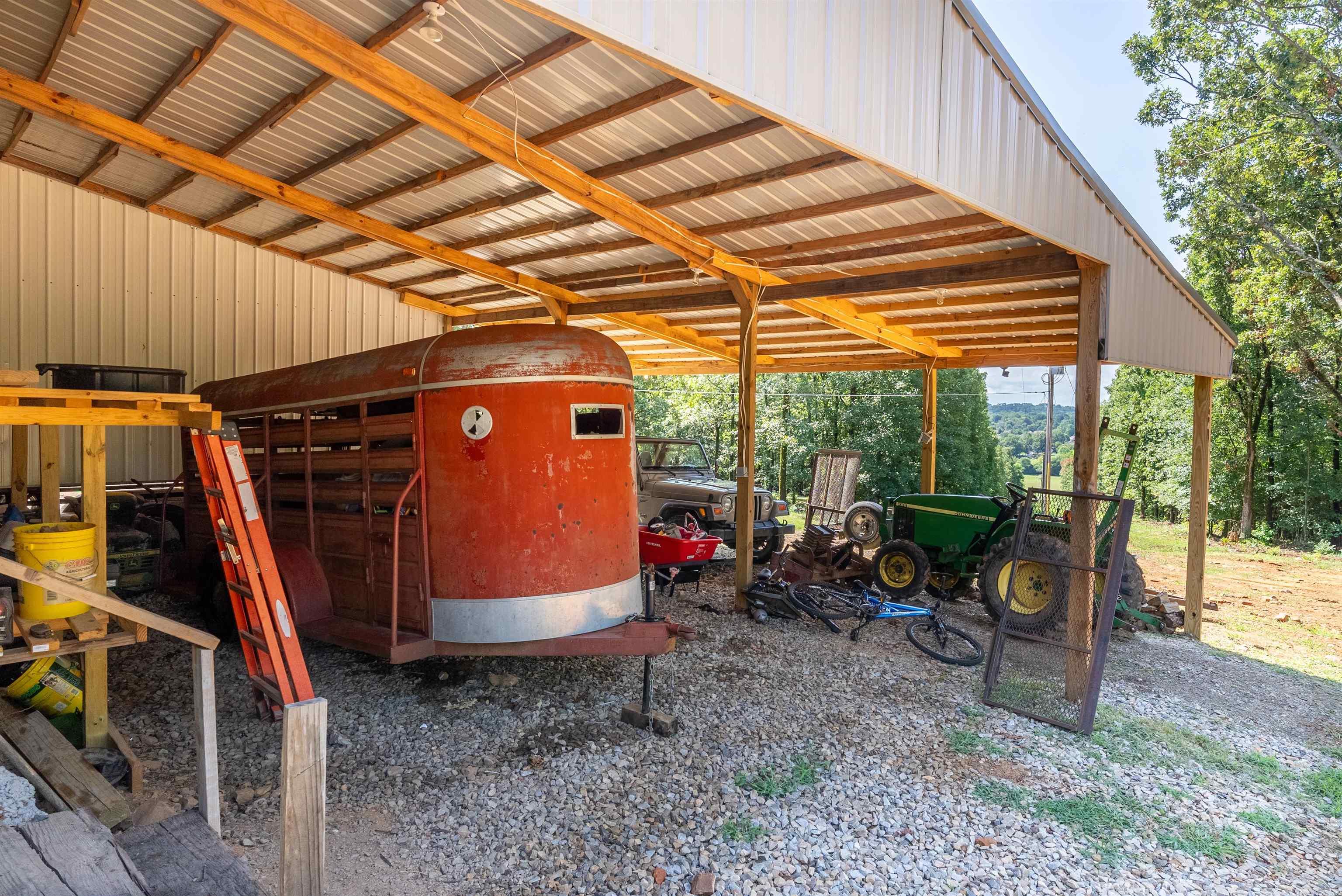 NORTH HILLS ESTATES - Residential