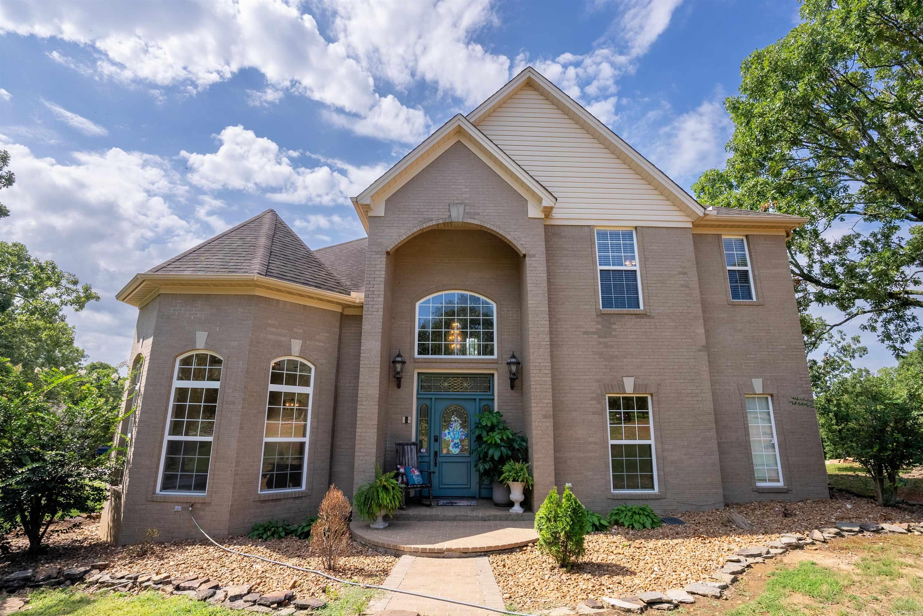 NORTH HILLS ESTATES - Residential