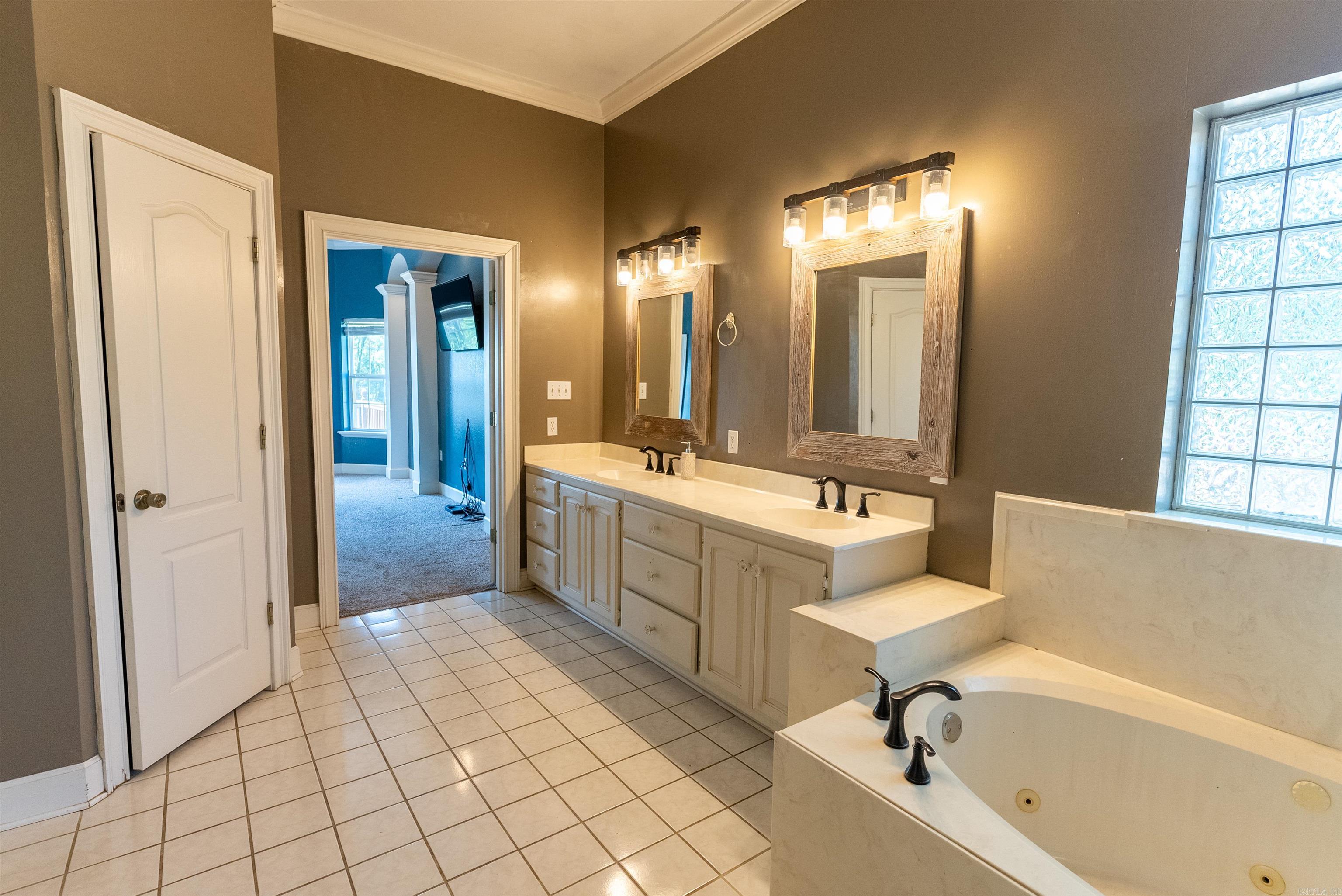 NORTH HILLS ESTATES - Residential