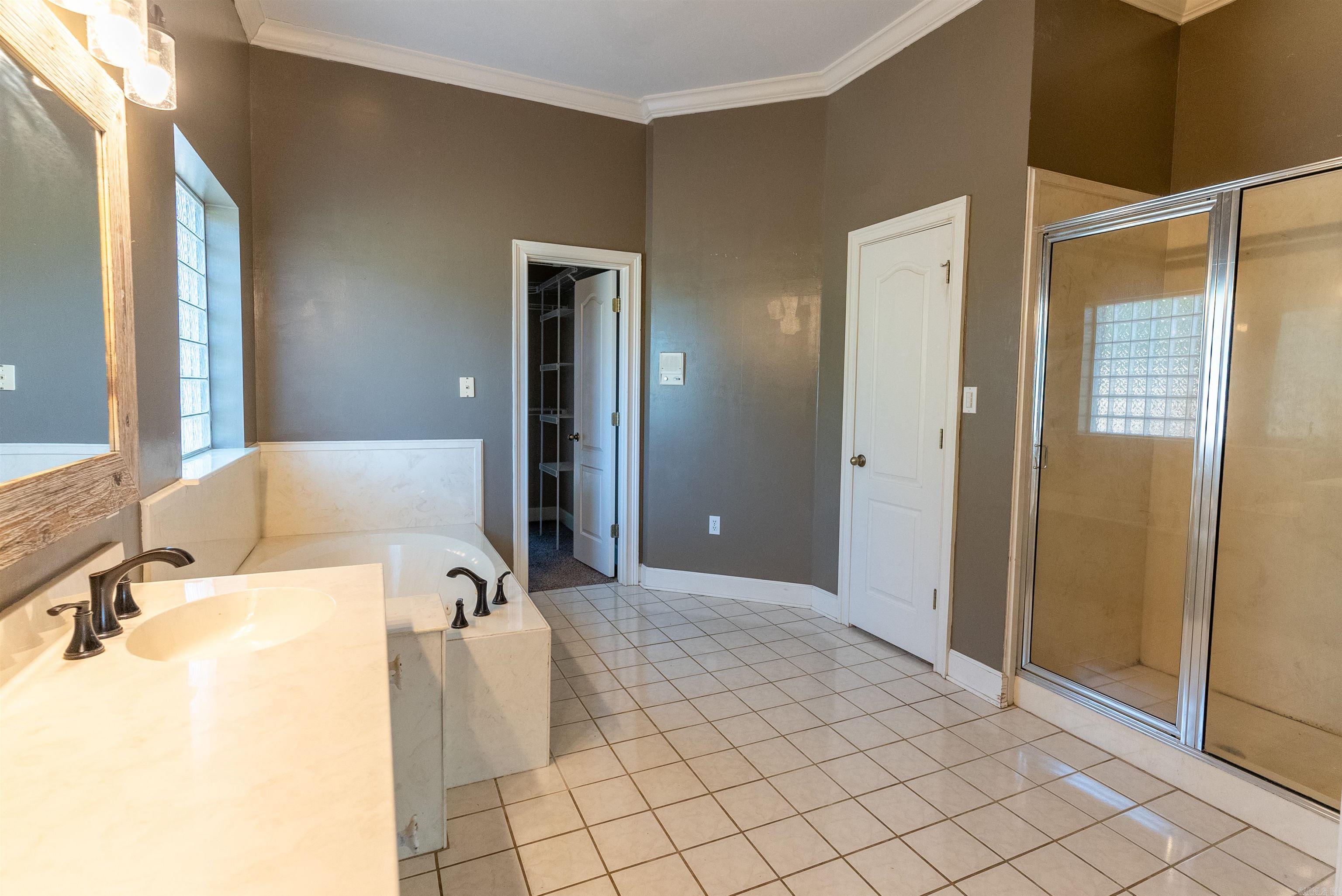 NORTH HILLS ESTATES - Residential