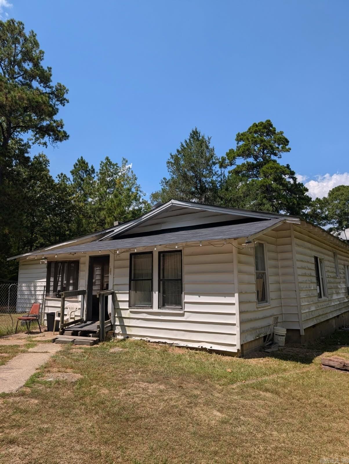 This jewel is perfect for first-time buyers, a little TLC is all it needs! Features 3 bedrooms, 2 bathrooms, office or laundry area, kitchen, breakfast room combo, plus a screened-in front & back porch. This home sits on 2.26 acres right on Highway 24, conveniently located near White Oak Lake. Property is being sold *AS-IS, WHERE-IS, NO REPAIRS*. Call for your appointment today!