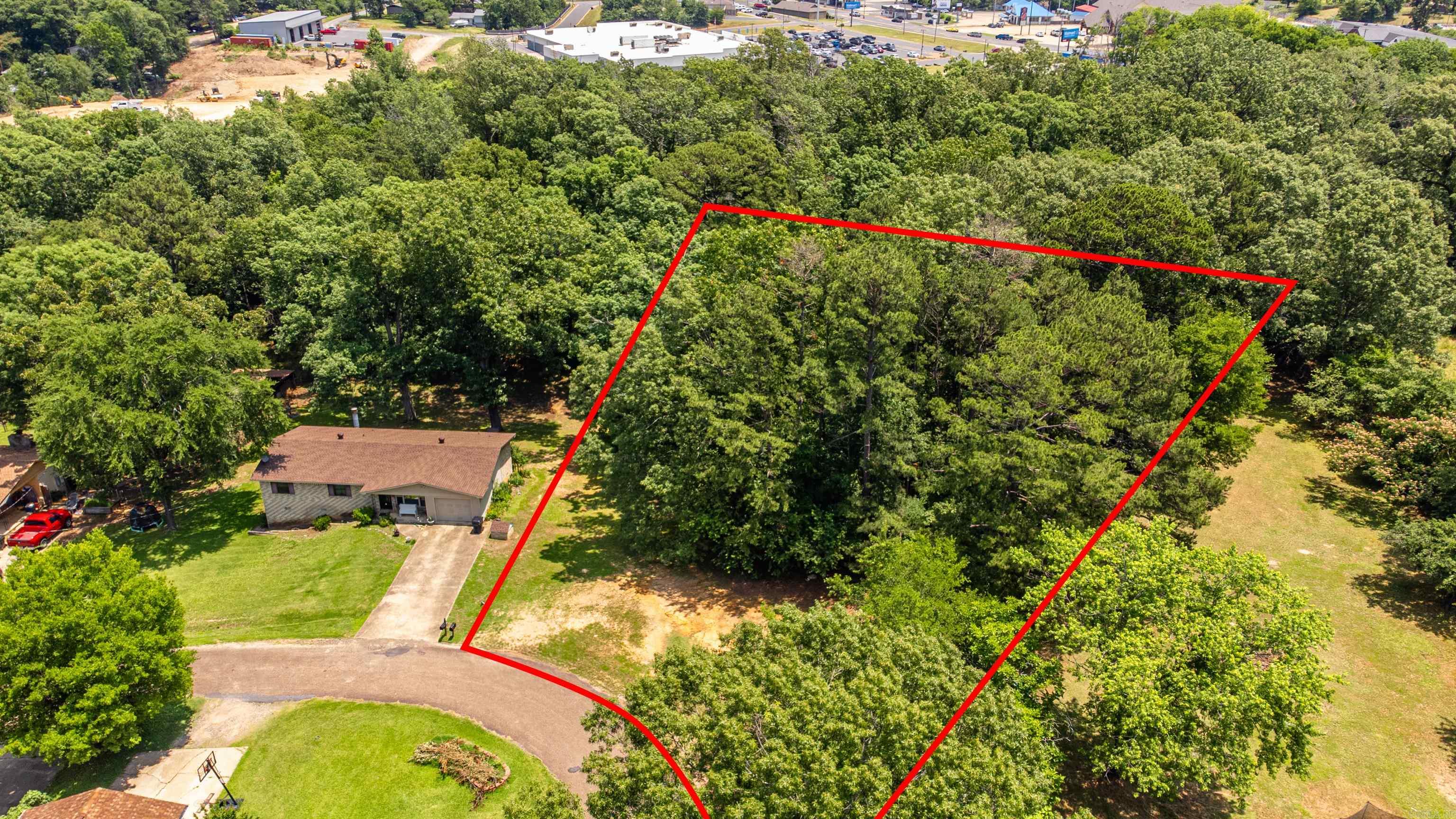 Prime Lot in Lake Hamilton School District! This spacious half-acre lot is the perfect place to build your dream home. Located in a highly desirable area, it offers a level building site with all utilities conveniently available at the road. Enjoy a natural backdrop of mature trees in the backyard, providing both privacy and a serene setting. Don’t miss this opportunity to create your ideal living space in a great neighborhood!