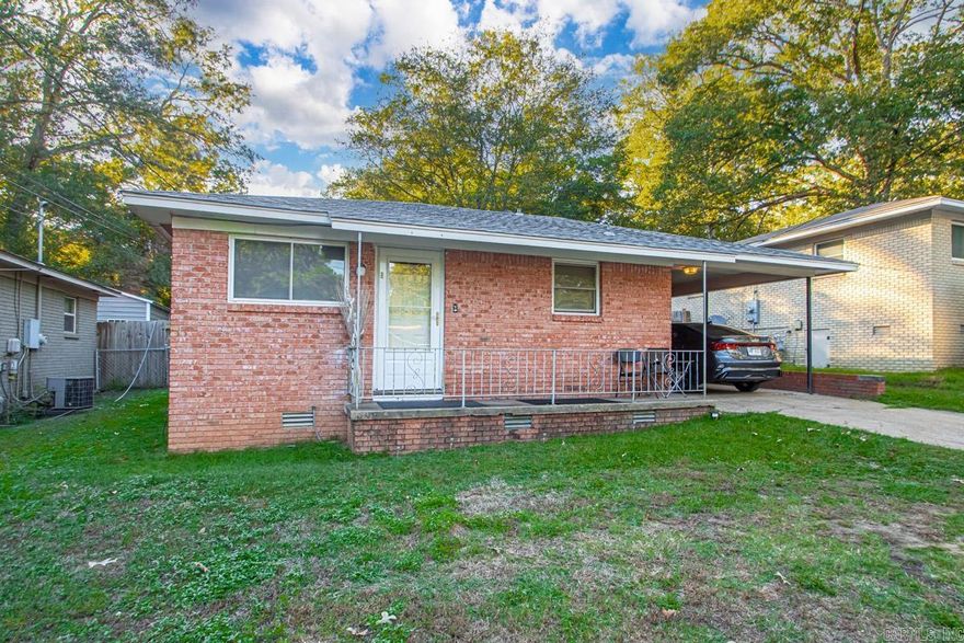 Investors don’t miss this great rental to add to your portfolio. The home is tenant occupied and offers immediate rental income. Home is well maintained and has easy access to the interstate, schools, and restaurants. Do not disturb tenants, home is