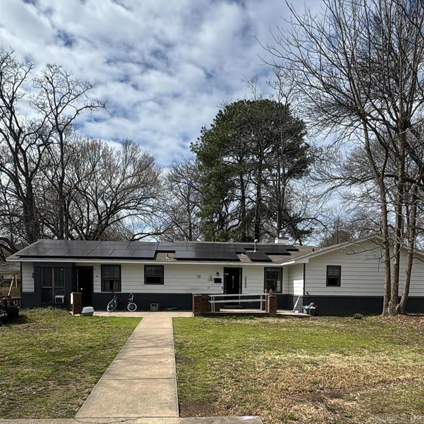 Welcome to this spacious home in the heart of Conway! This impressive 4 bedroom, 4 full bathroom residence is situated on a large .45 acre lot. Offering the perfect blend of space, comfort and convenience. This home would be perfect for a growing family or even an investor looking to add to their portfolio. Key features include the large sunroom, fully fenced back yard, a 12x18 storage shed for any additional storage needs, solar panels and is conveniently located near all that Conway has to offer. Do NOT miss your chance--Schedule a tour today to see all the potential this home has to offer.