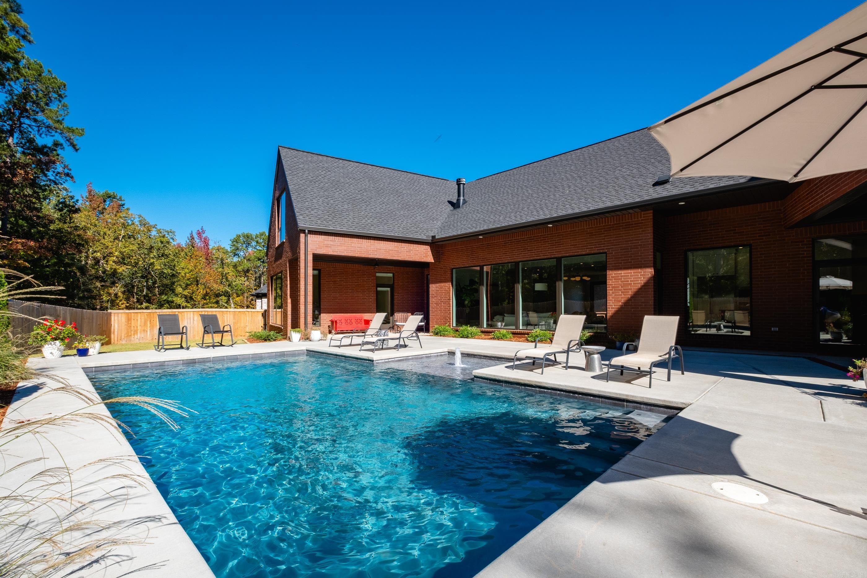 CHENAL VALLEY ABINGTON COURT - Residential