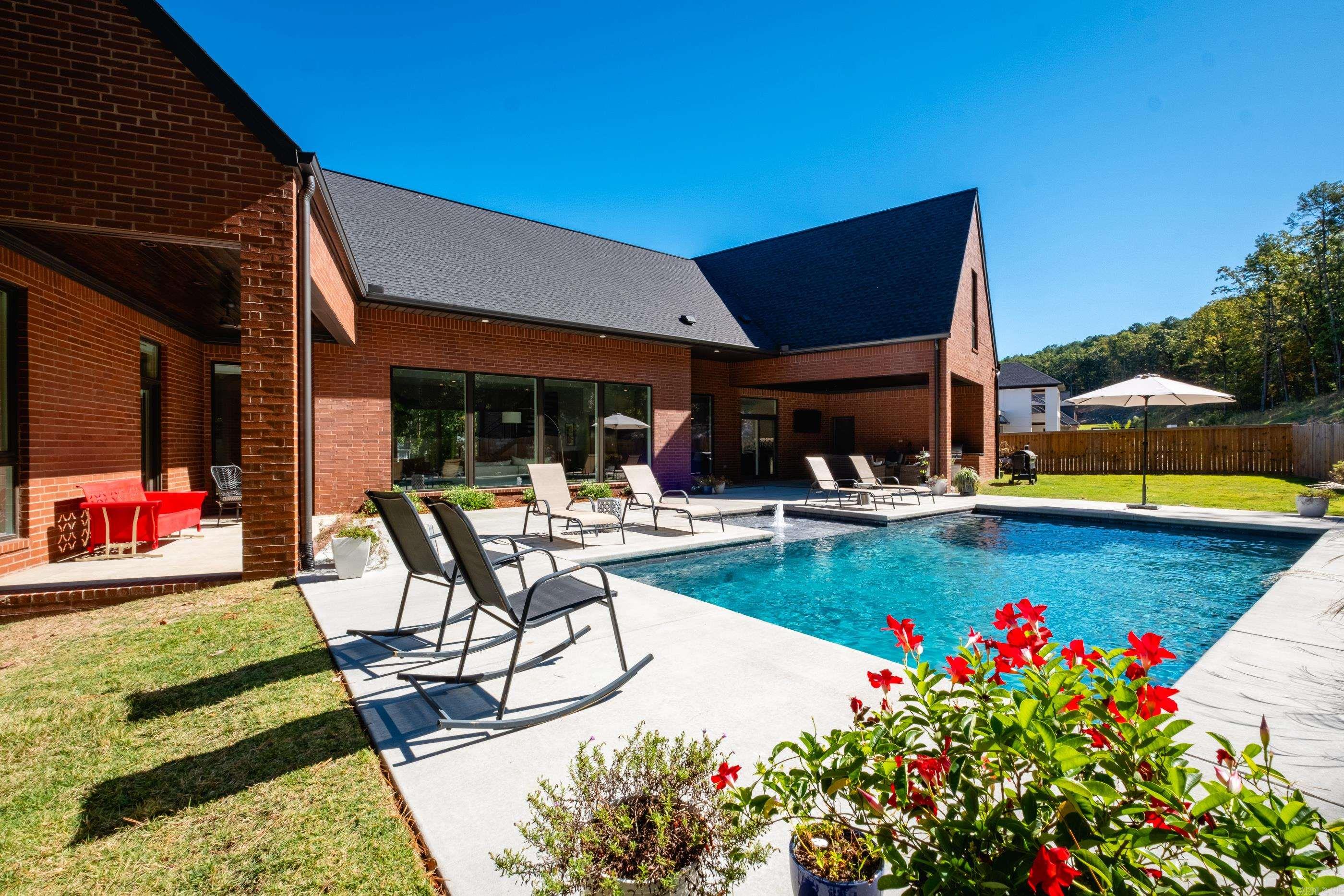 CHENAL VALLEY ABINGTON COURT - Residential