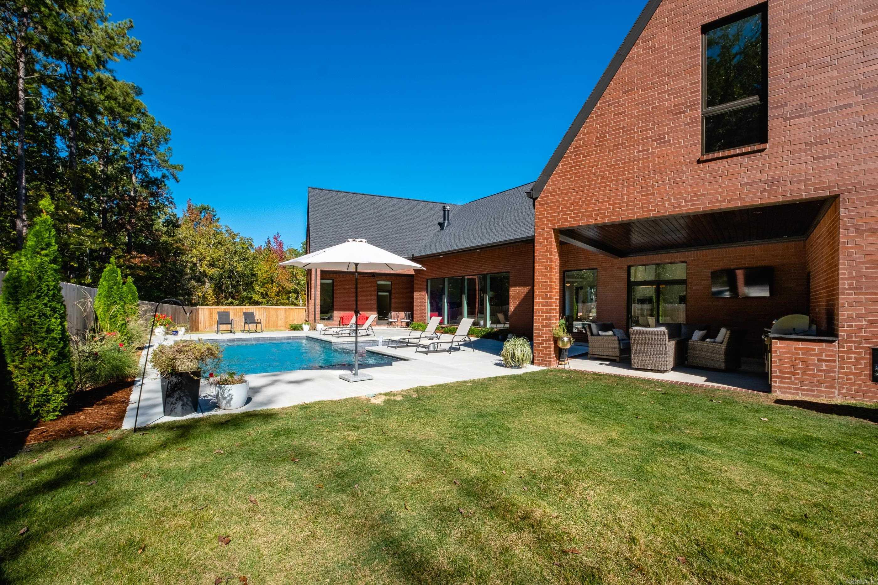 CHENAL VALLEY ABINGTON COURT - Residential