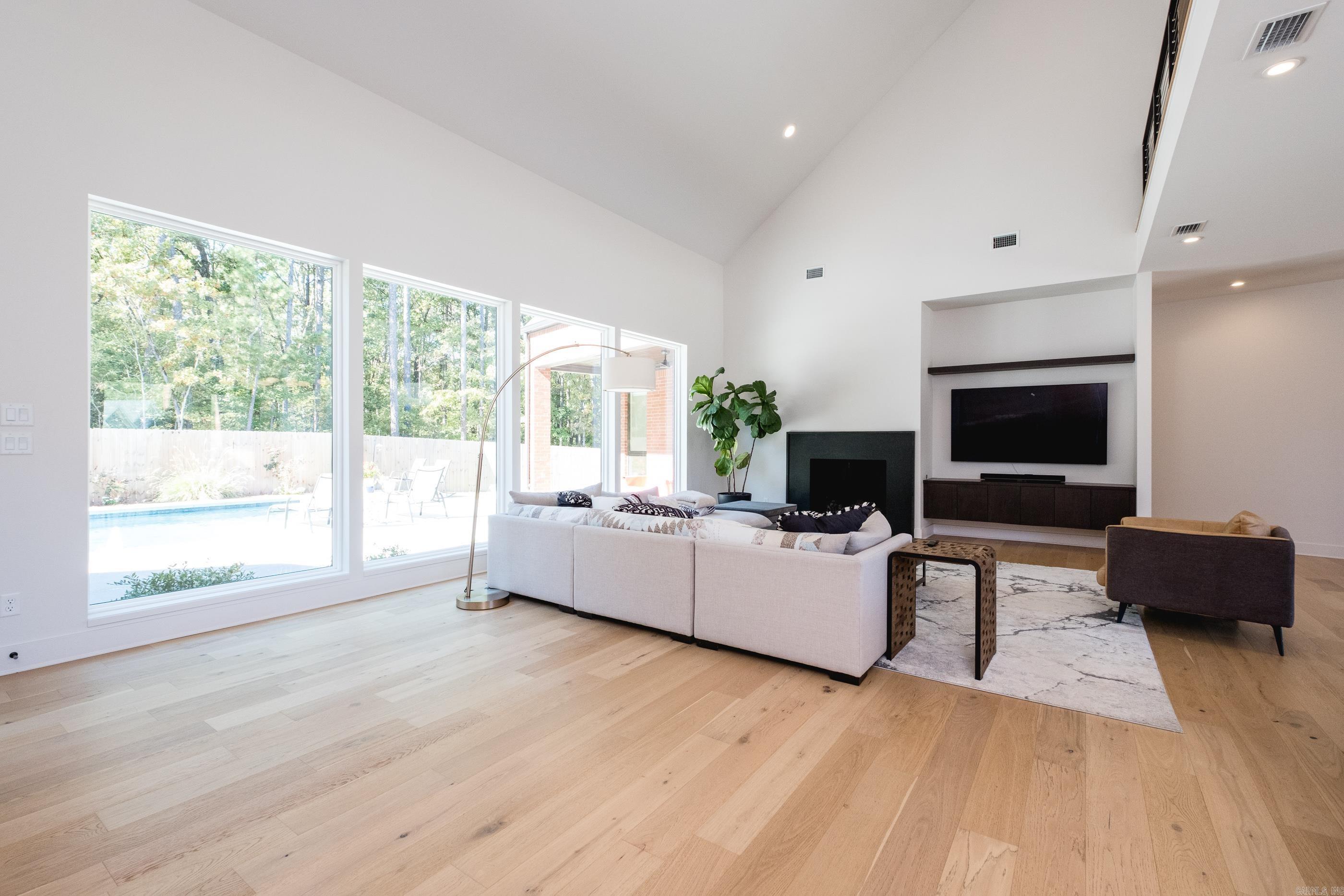 CHENAL VALLEY ABINGTON COURT - Residential