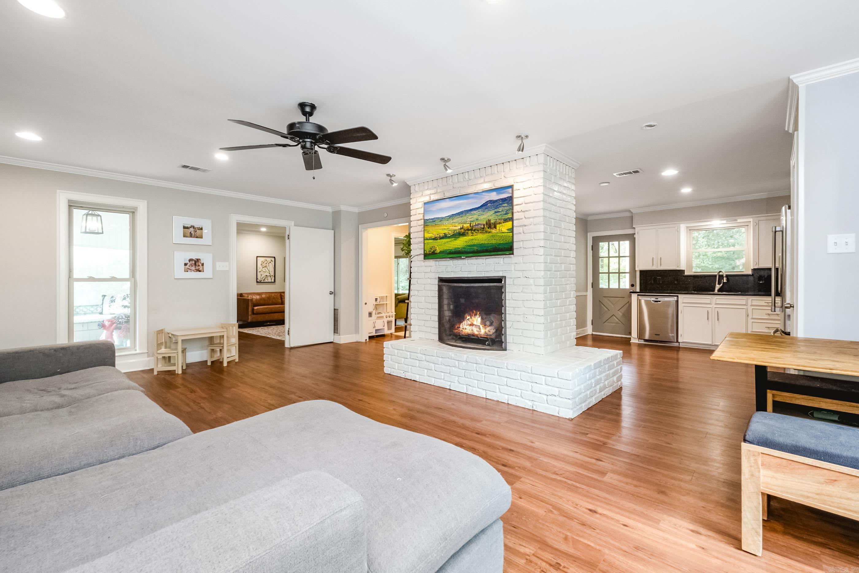 LEAWOOD HEIGHTS - Residential