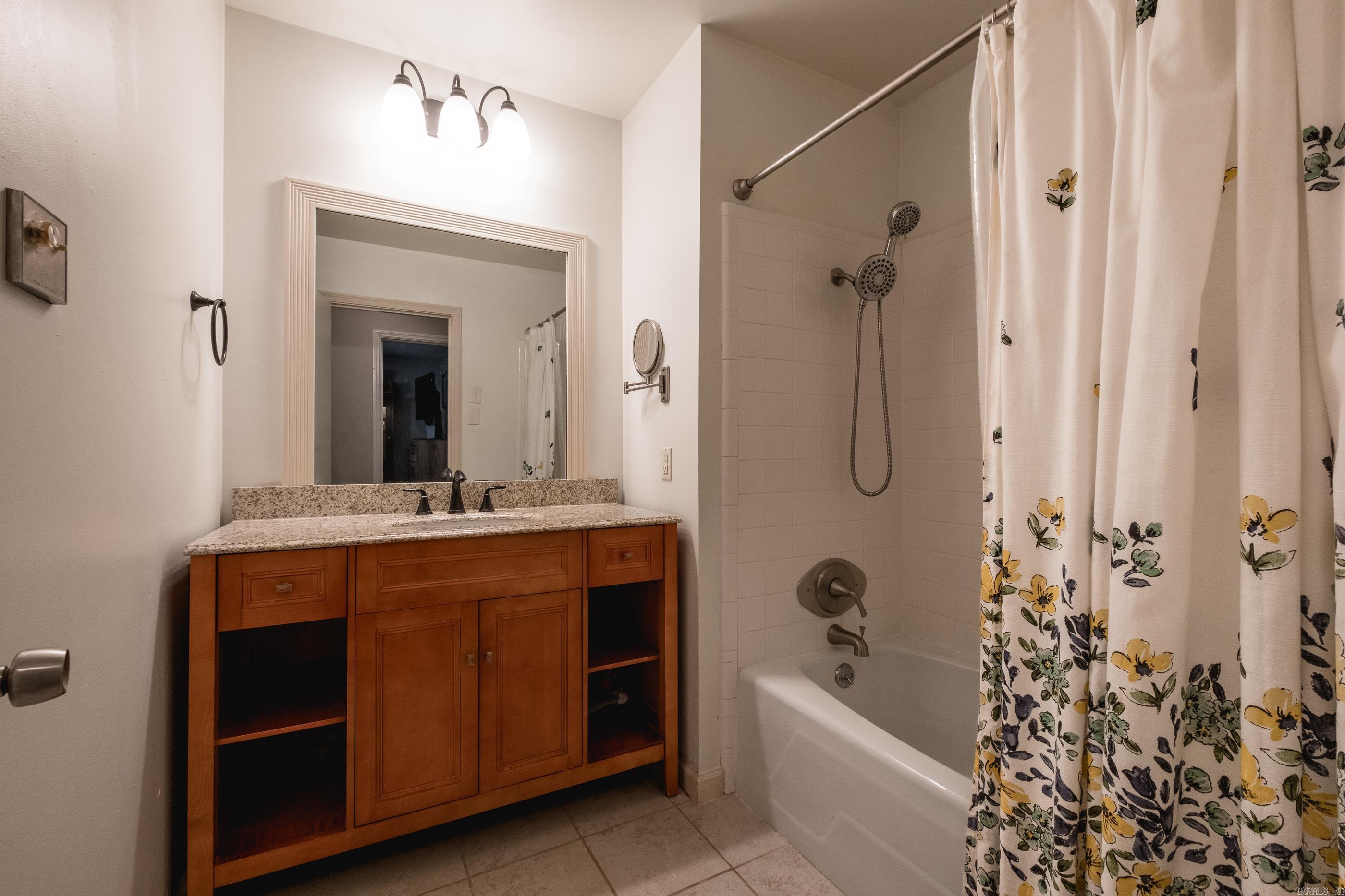 LEAWOOD HEIGHTS - Residential