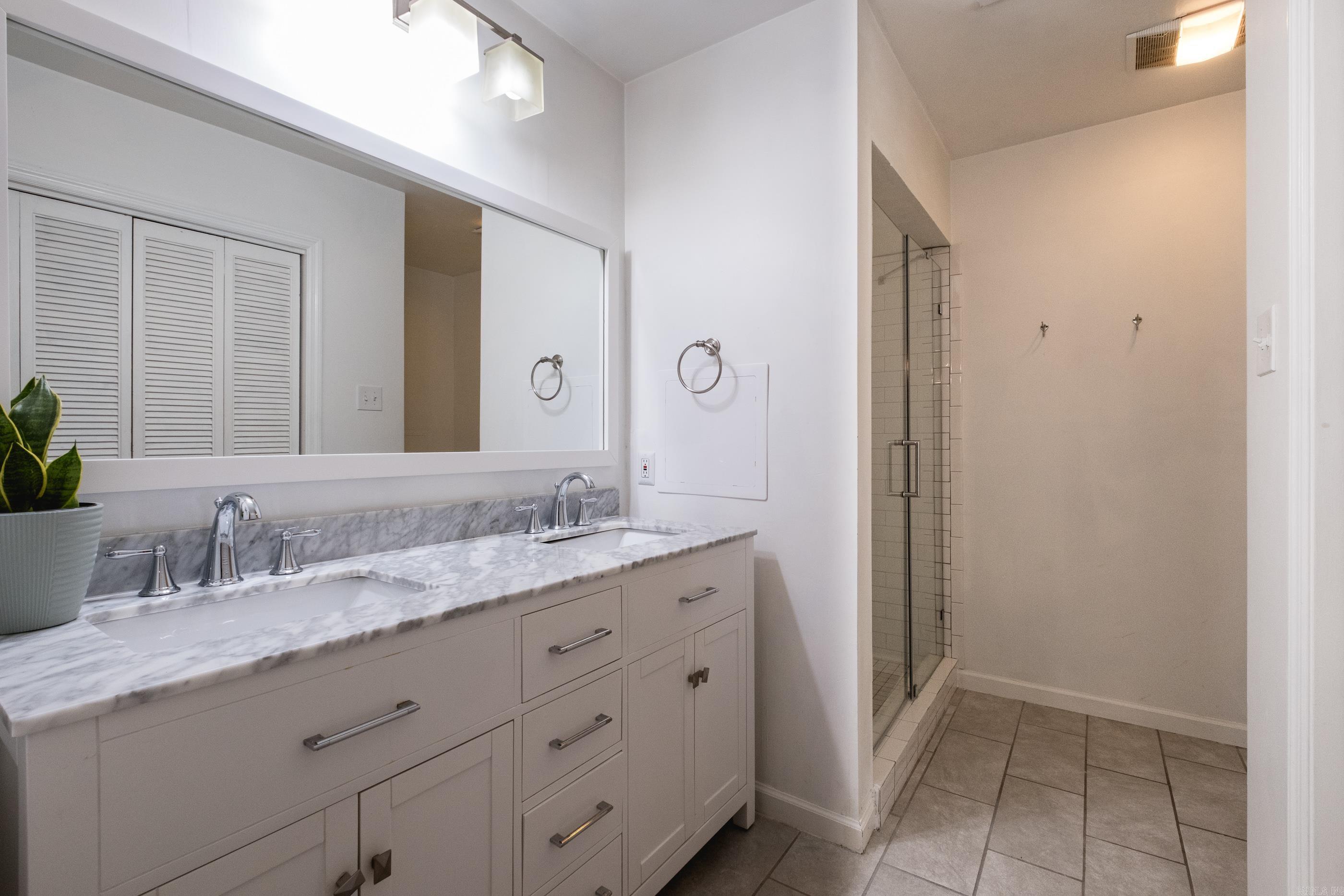 LEAWOOD HEIGHTS - Residential