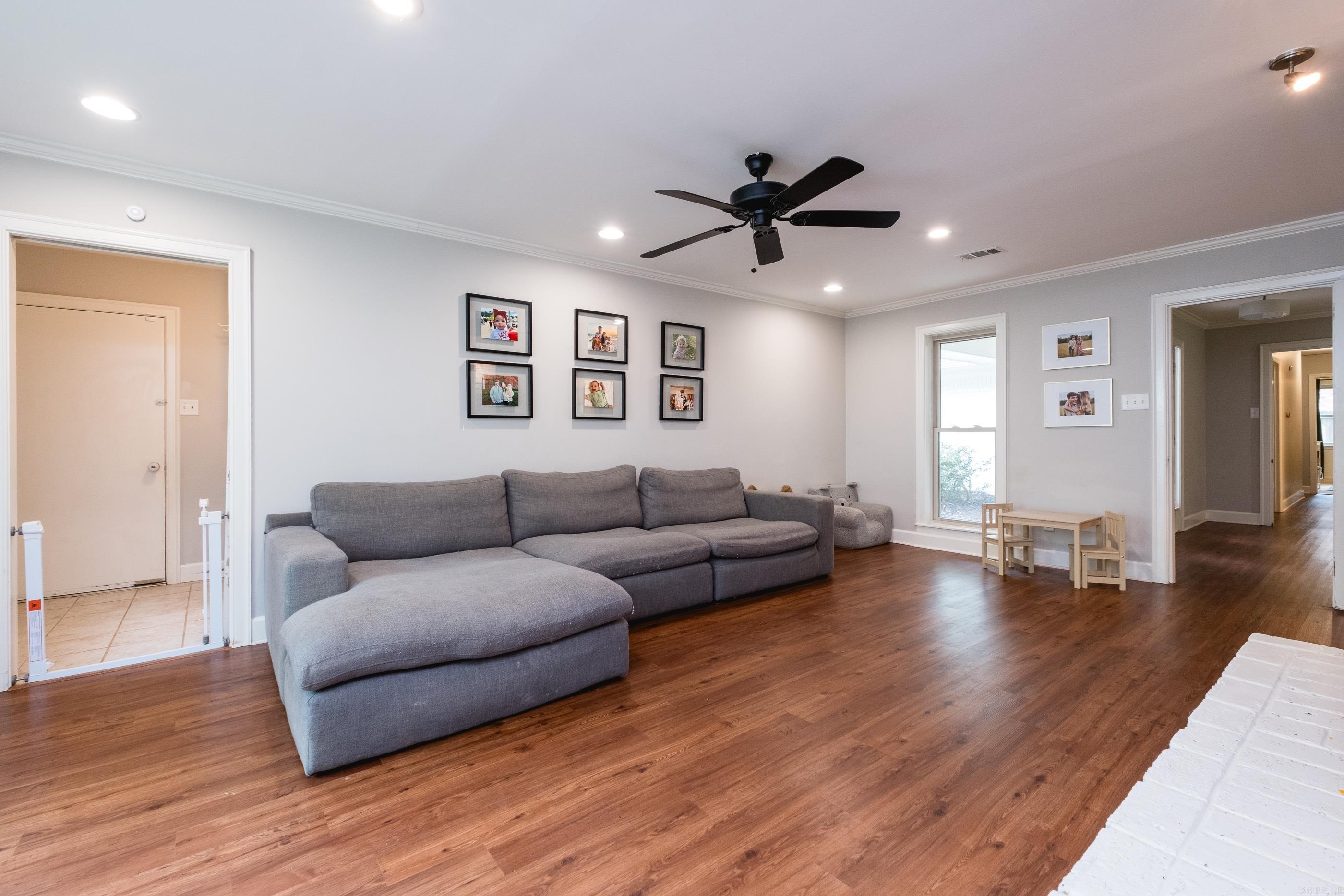 LEAWOOD HEIGHTS - Residential