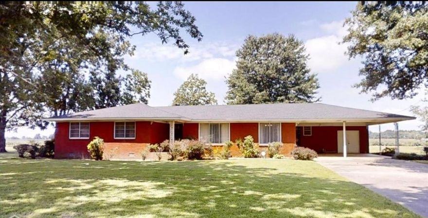 Welcome to the market 811 Catfish Dr. in Lake City, Arkansas. This house is 2,152 sf of well utilized space and sits on 0.75 +/- acres.