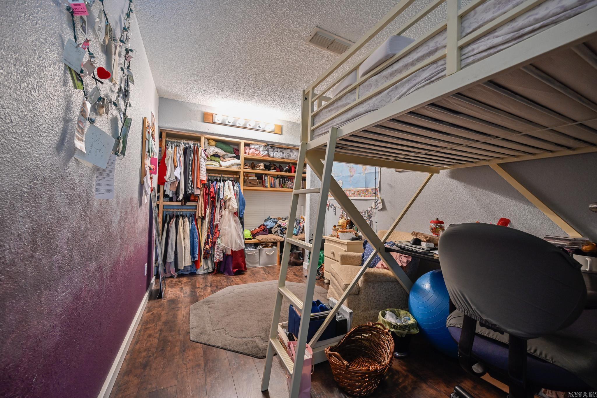 Riales - Residential