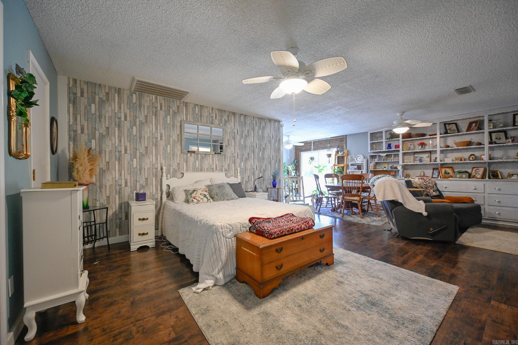 Riales - Residential