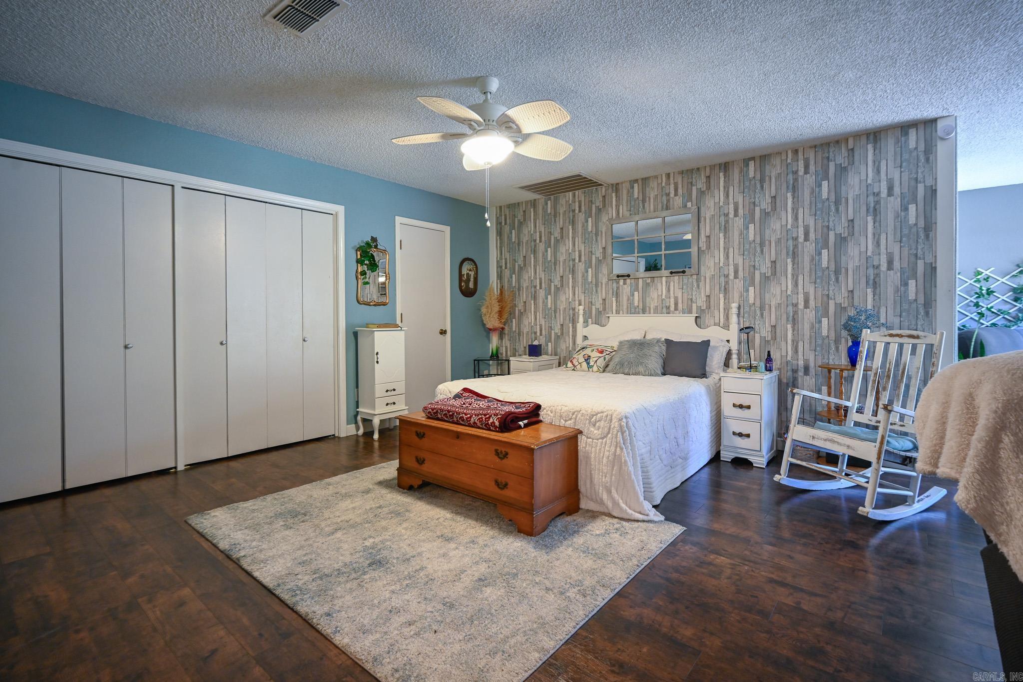 Riales - Residential