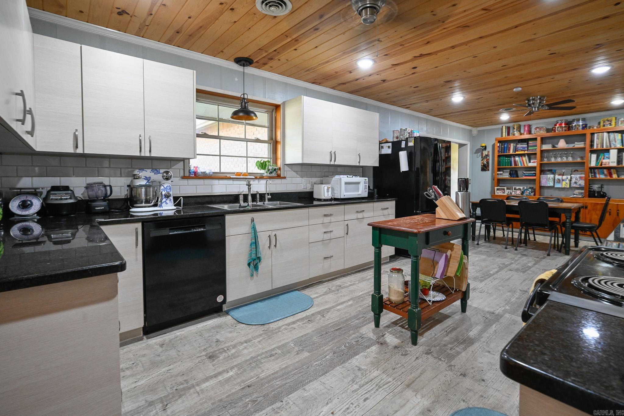 Riales - Residential