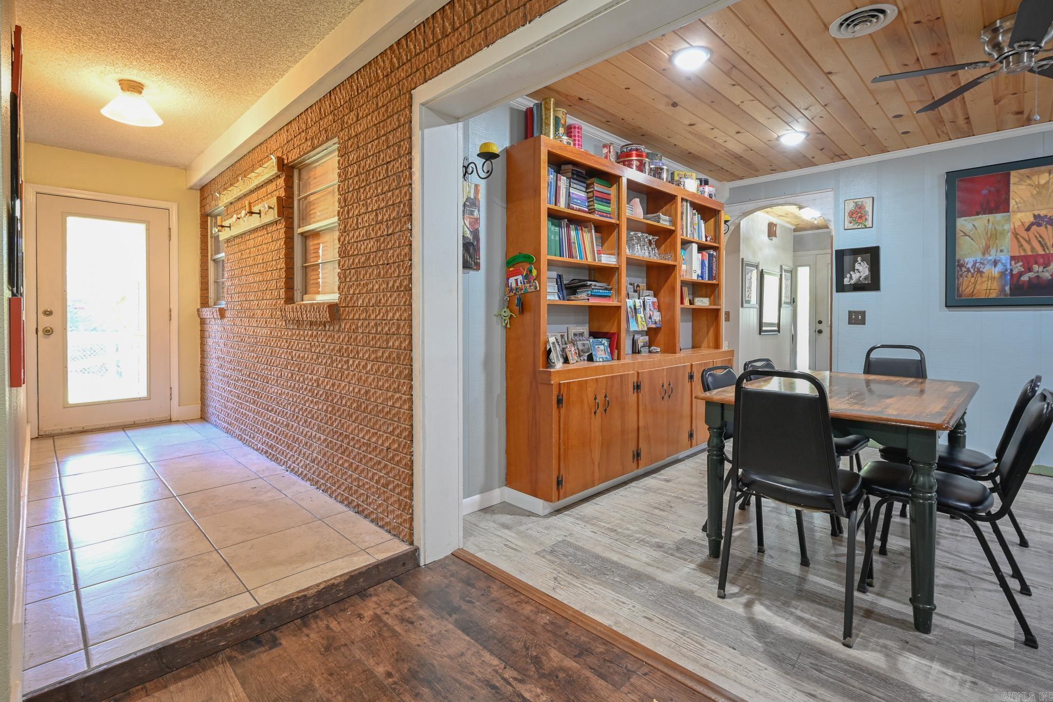 Riales - Residential