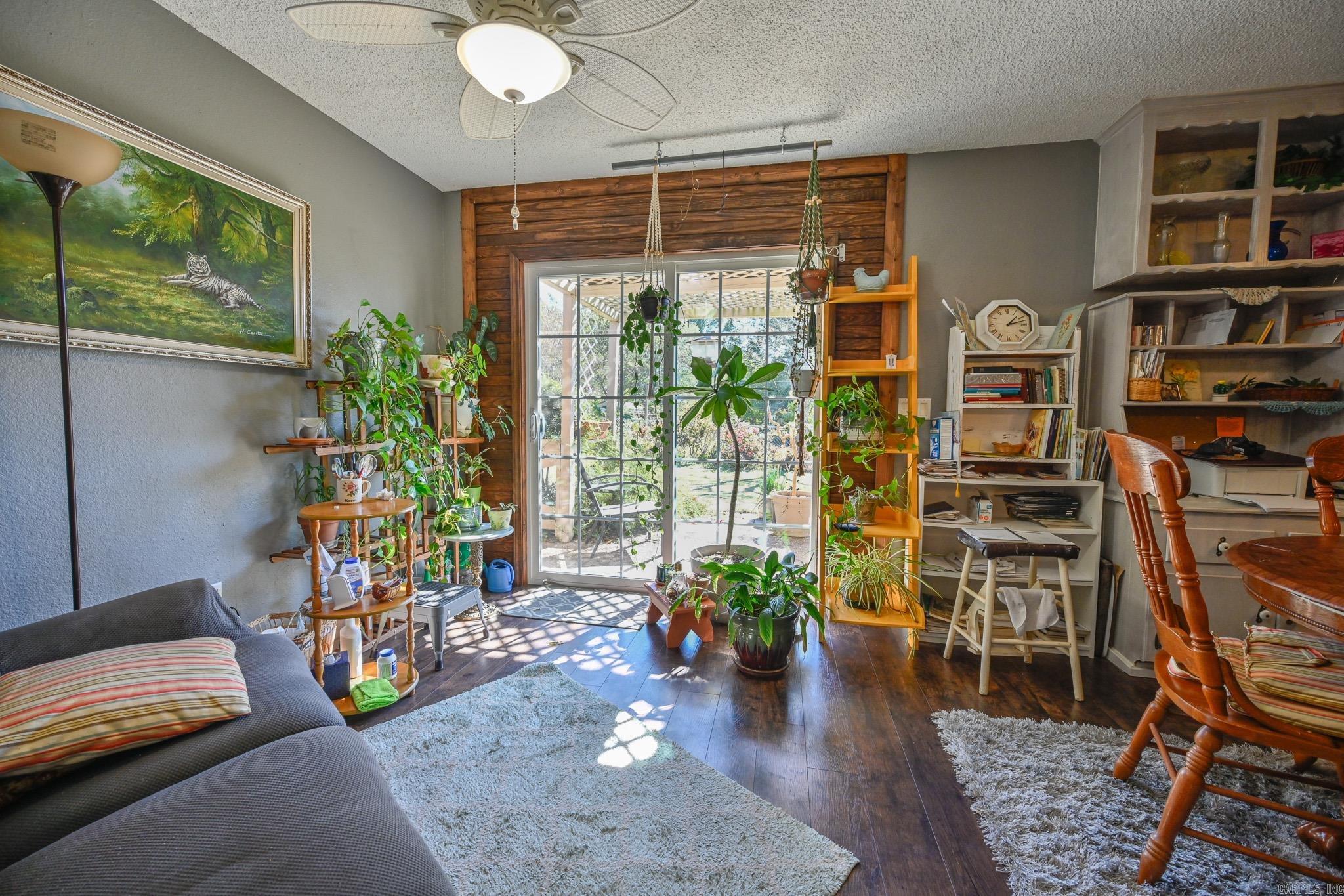 Riales - Residential