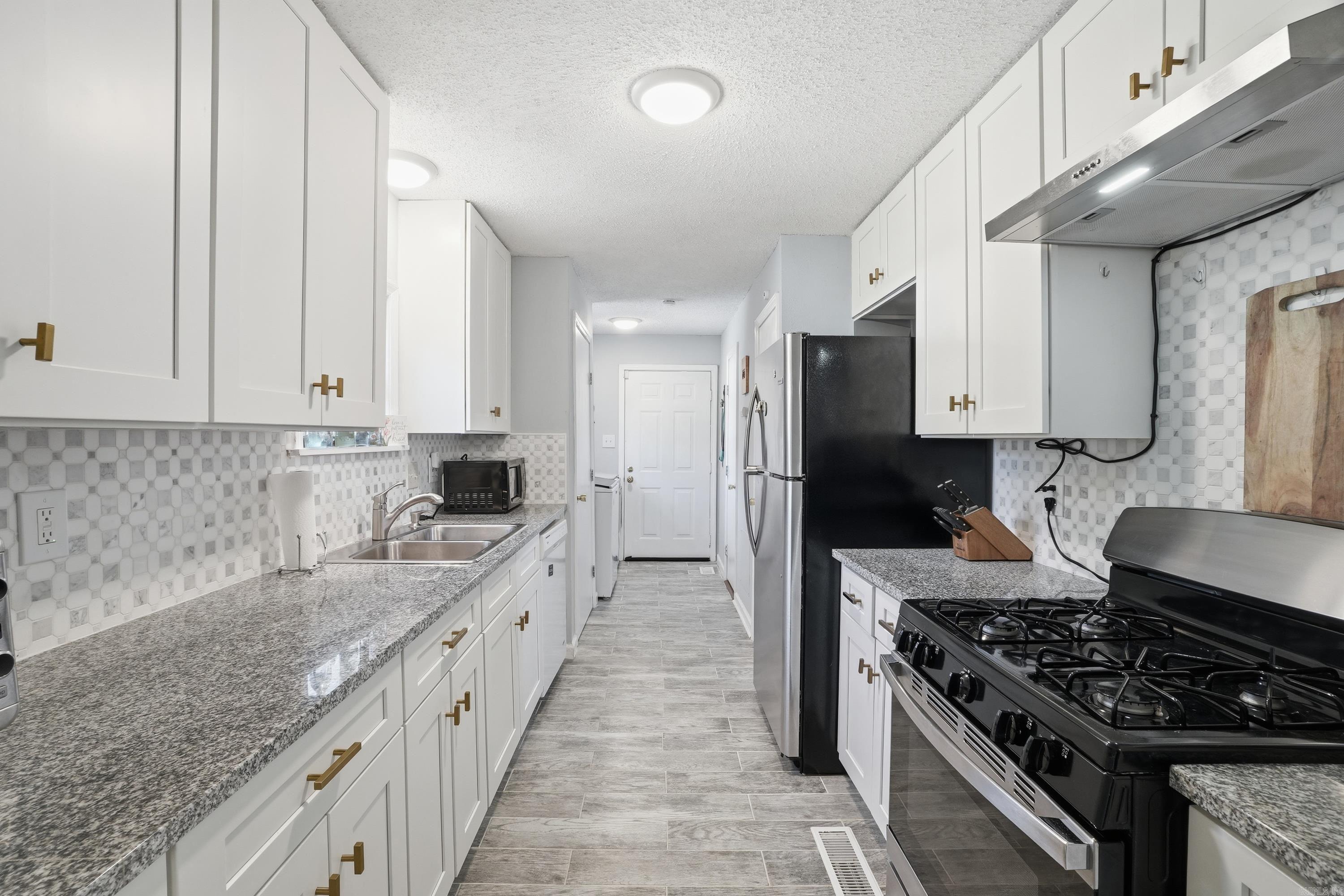 LONE PINE - Residential