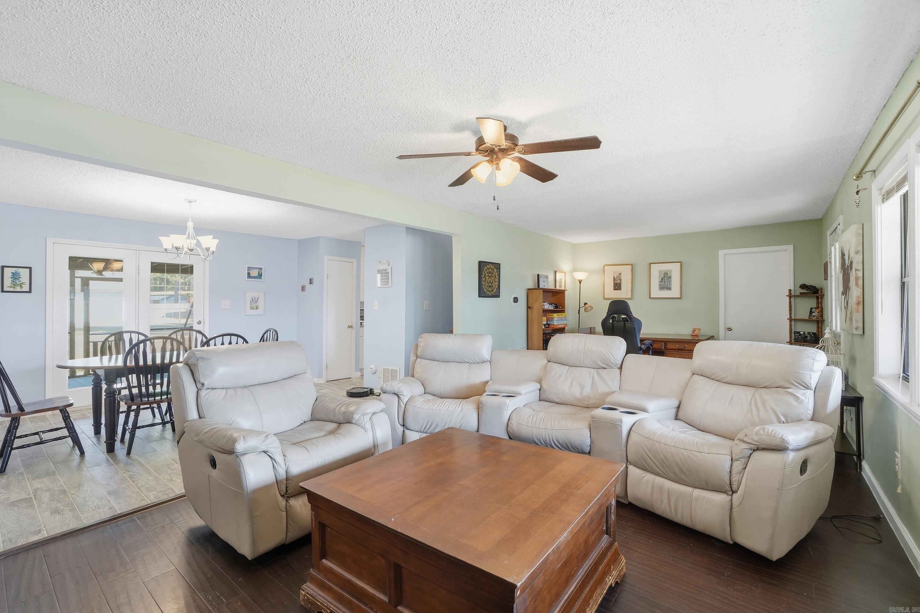 LONE PINE - Residential