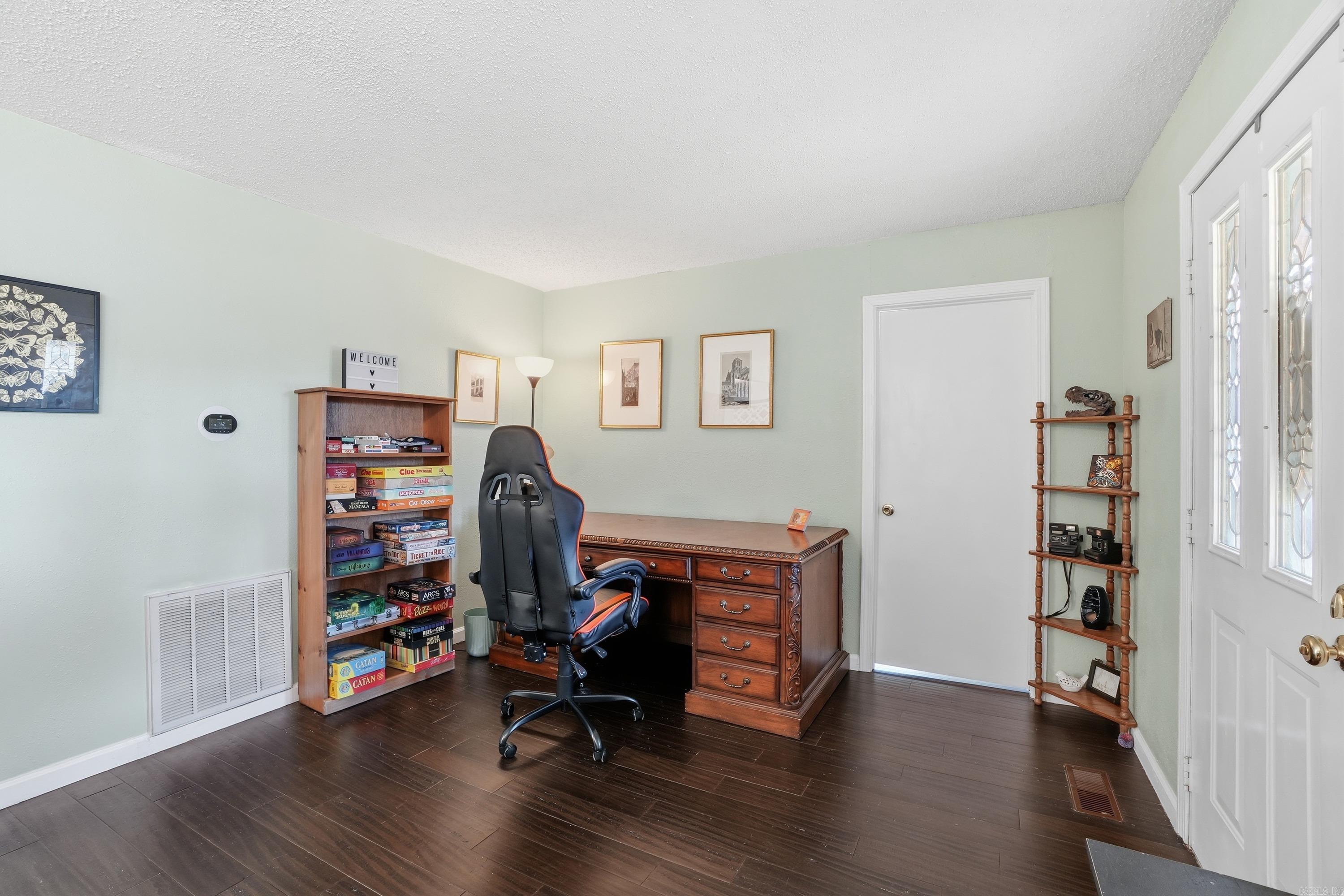 LONE PINE - Residential