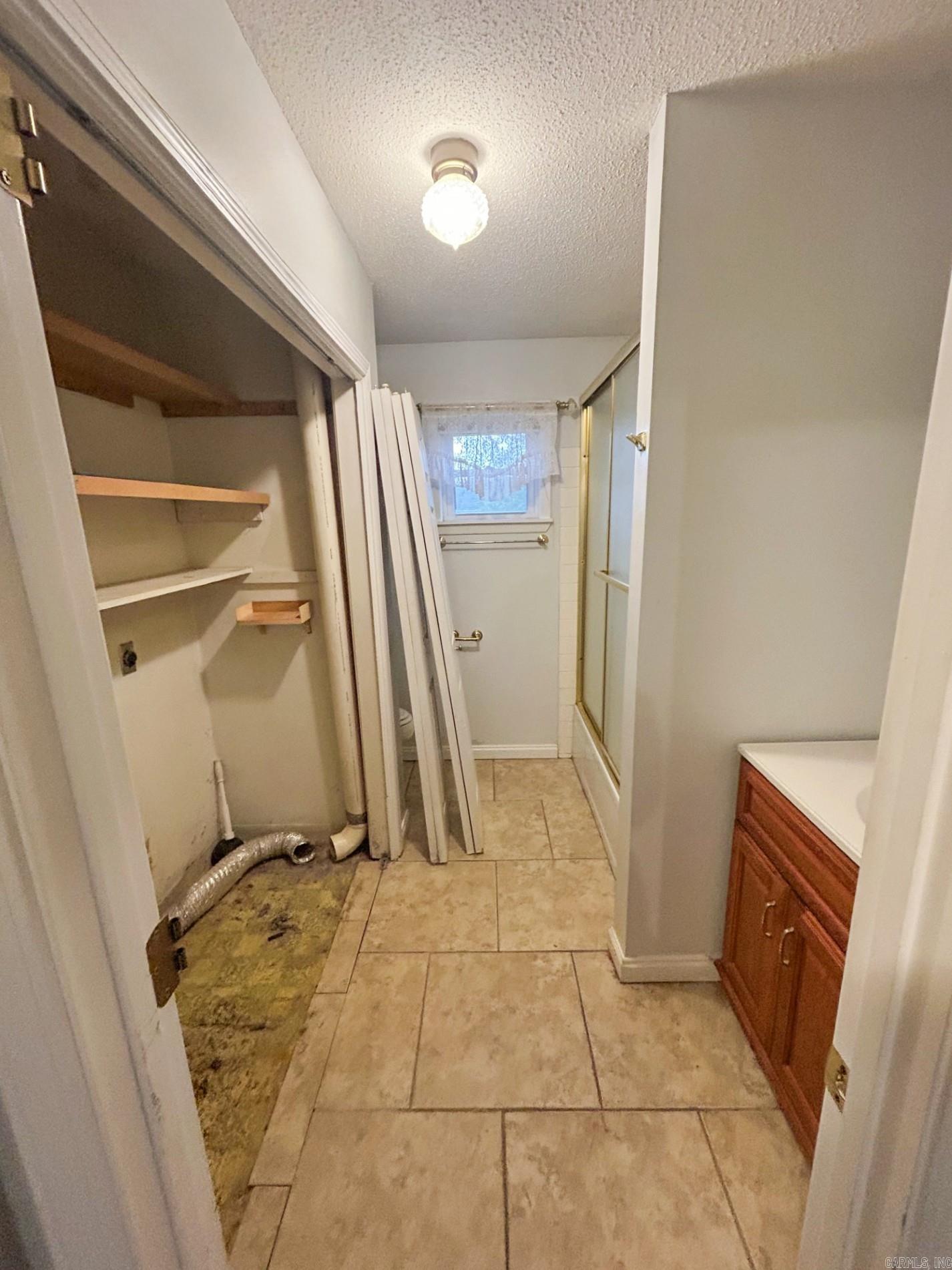 LAKE TOWN - Residential