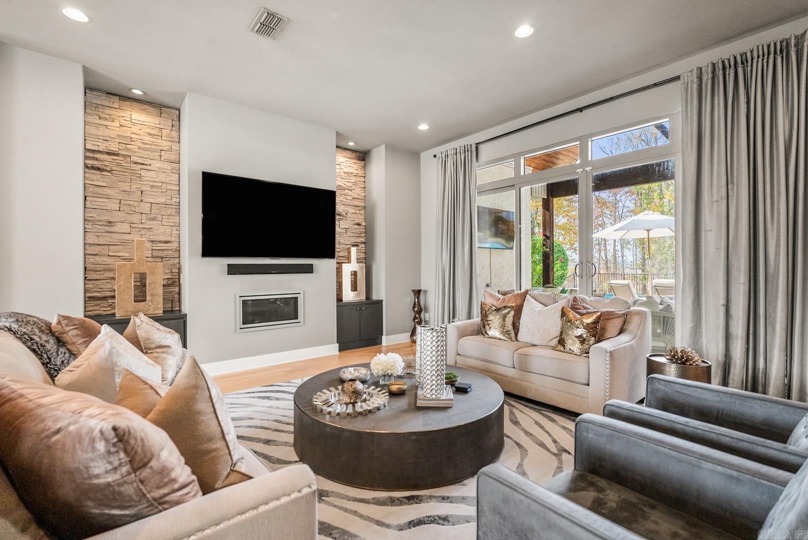 MAUMELLE VALLEY ESTATES - Residential