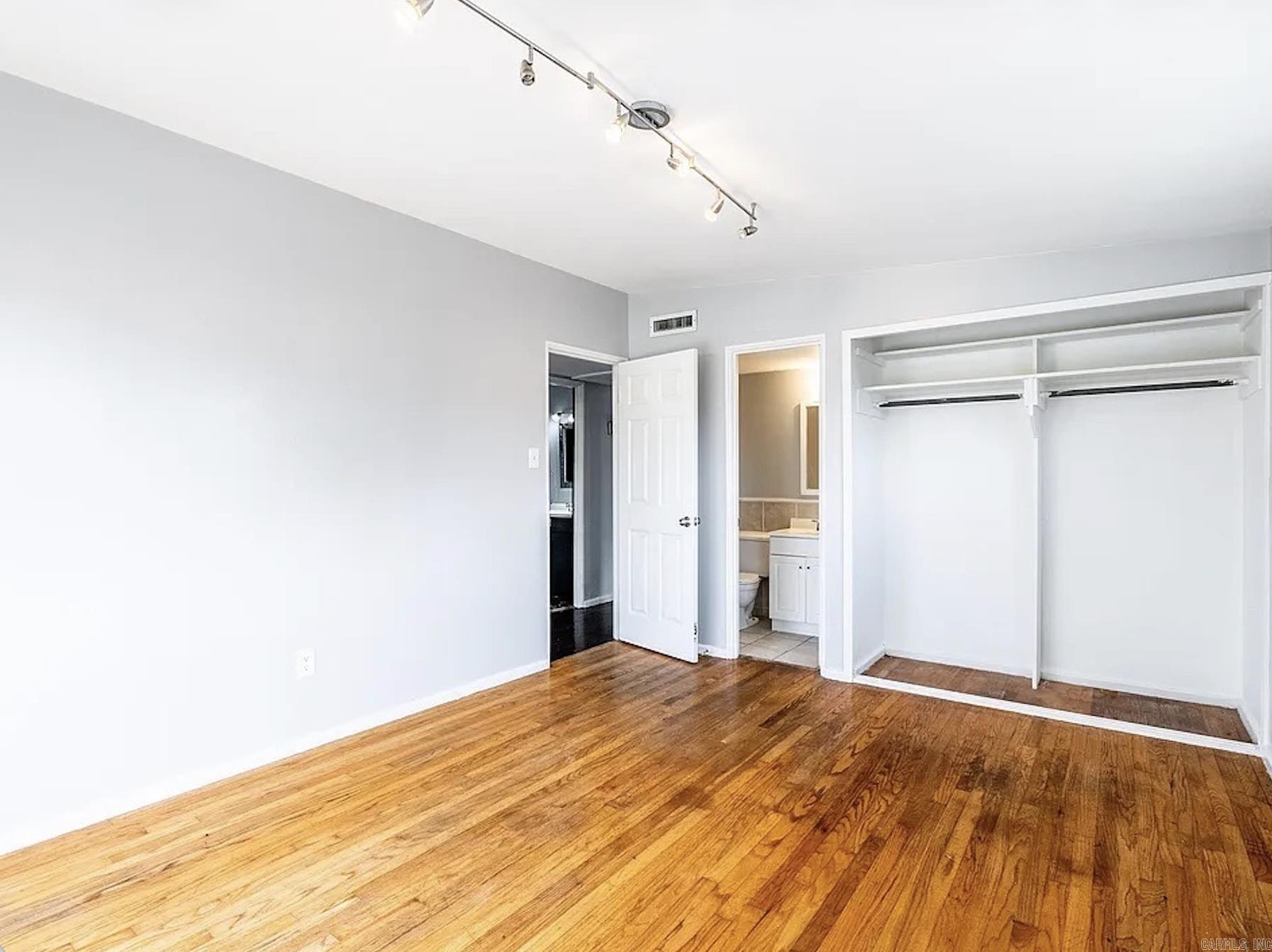 MEADOWCLIFF - Residential