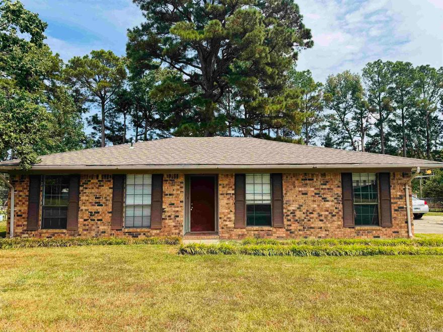 Looking for a nice place that won't break the bank?  Check out this all brick 3 bedroom 2 bath on highly desirable Scenic drive! Located only 2 minutes from the freeway makes this home an easy commute to everything... Offering a very practical layout thats overly welcoming and great for entertaining guests.  As you walk in your greeted with an oversized living area with a wood burning fire place as center of attention. Kitchen and dining room situated perfectly for an open concept from living area. Master bedroom is nice sized, and offers a walk in closet with plenty of room for storage. Walk out to your concrete patio just off of the living area to a fenced in back yard with a storage shed as a bonus. This home is move in ready and not to mention has a nice sized garage as well.  Book your showing today because this one checks all the boxes!