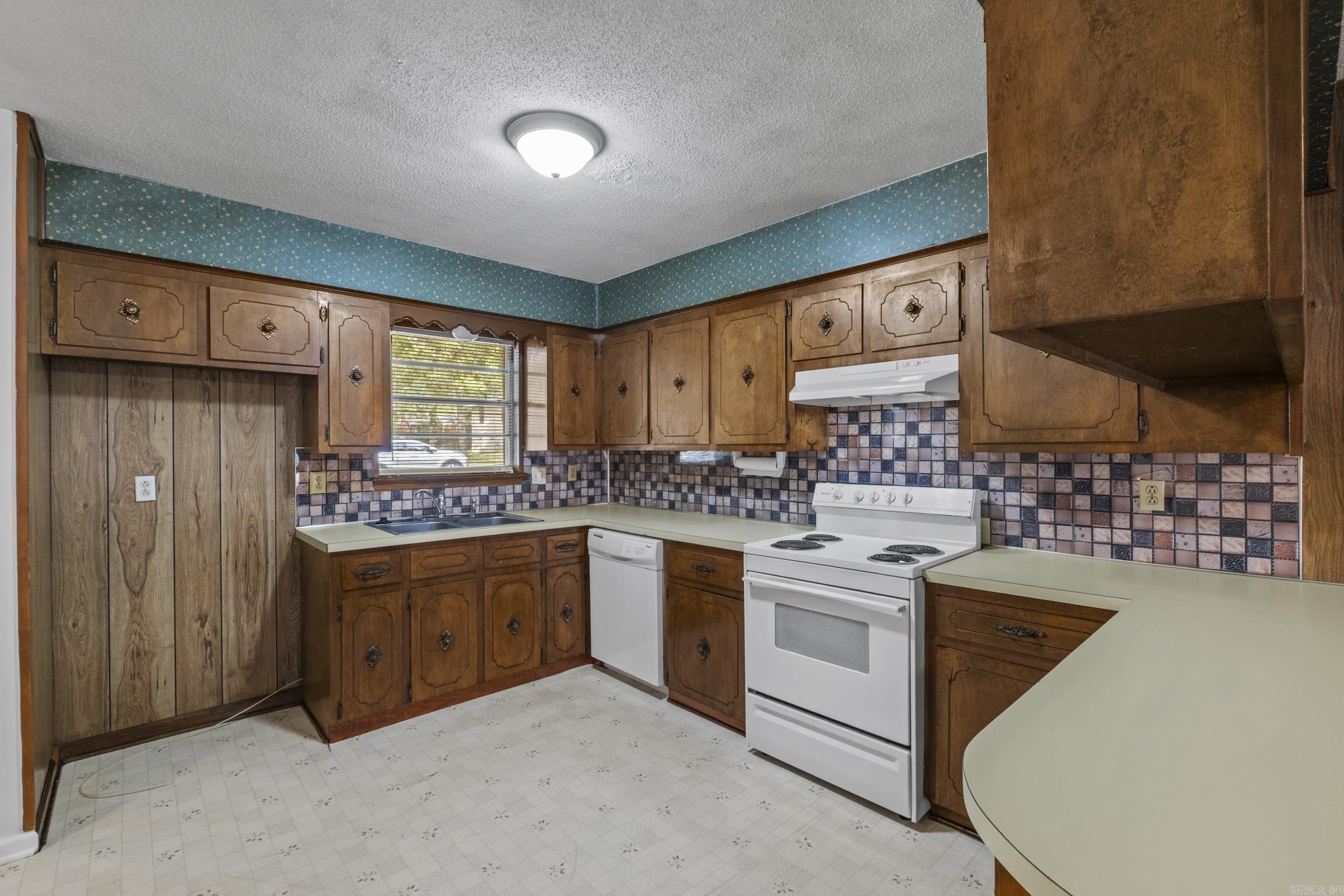 ARBOR OAKS - Residential