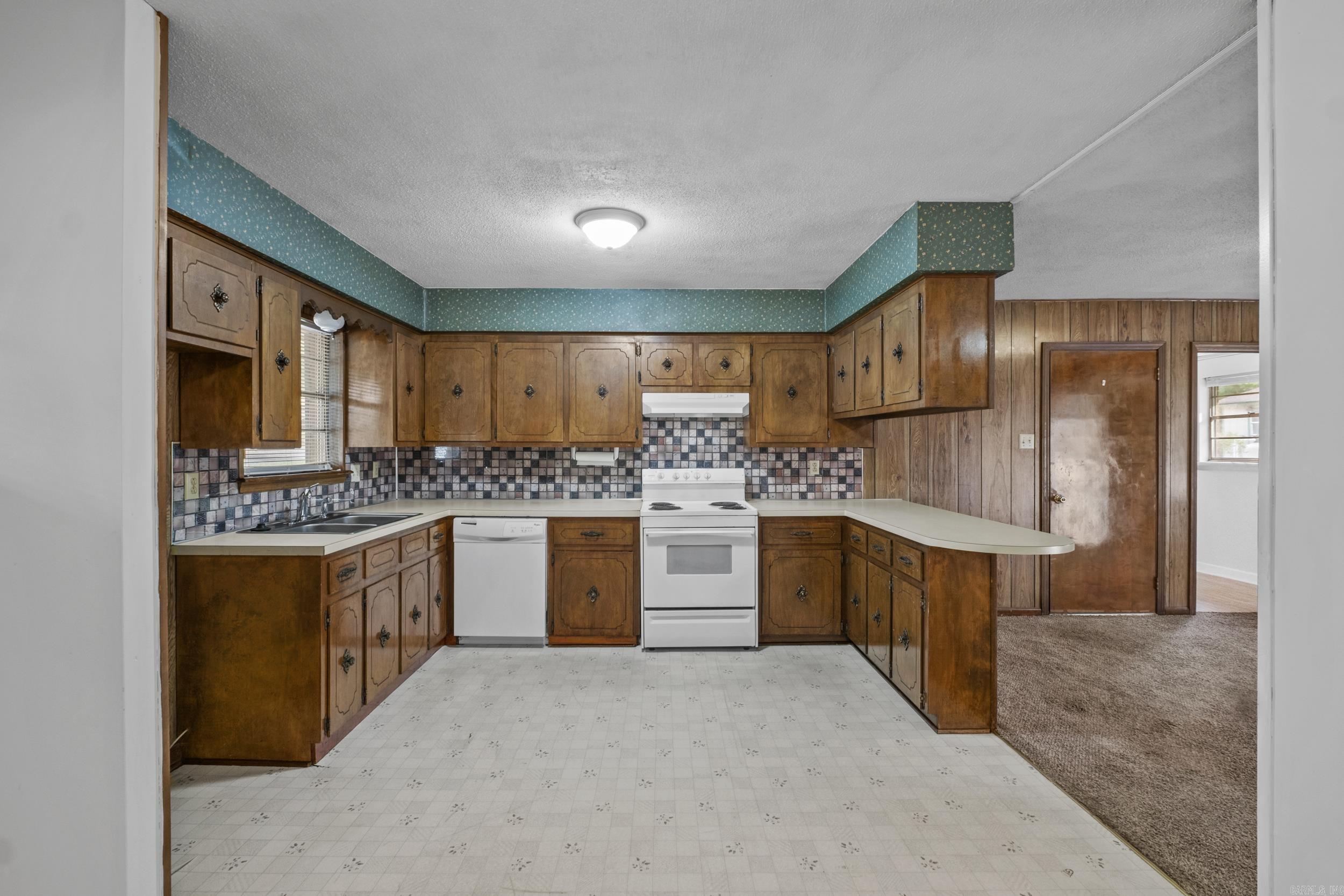 ARBOR OAKS - Residential