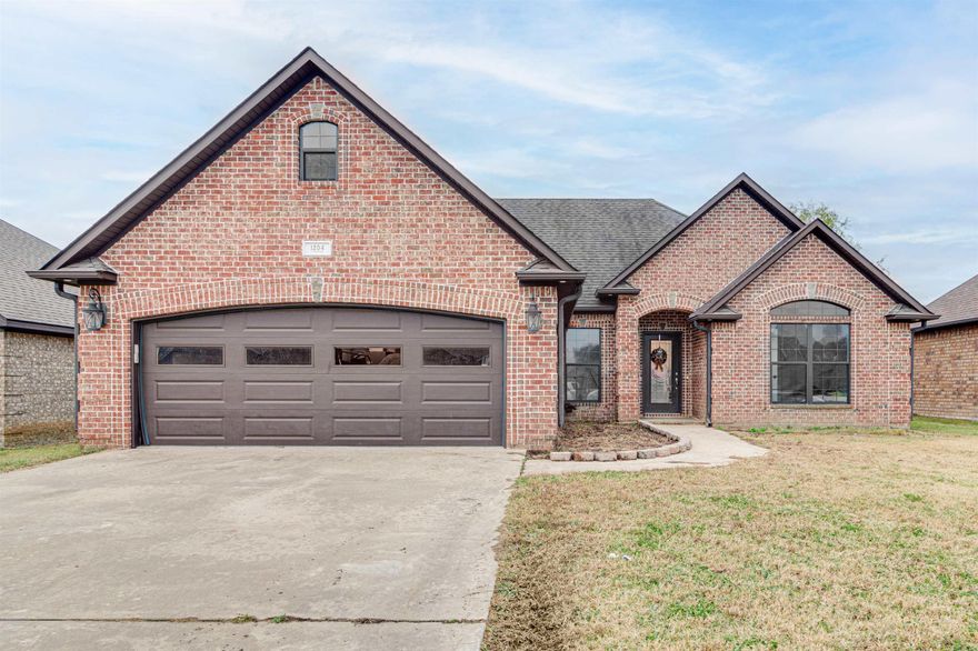 FRESHLY PAINTED- All brick home located in the Donlee Ridge Subdivision. Built in 2014 this home features a split floor plan and 10 ft. ceilings in the living room. The kitchen has granite counters, a large island, stainless steel appliances and maple finish cabinets. Enjoy the tray ceilings in the primary suite along with a whirlpool bathroom and separate walk-in closet. Fenced yard and plenty of patio space complete this home. Seller to offer a $5,000.00 painting allowance with acceptable offer.