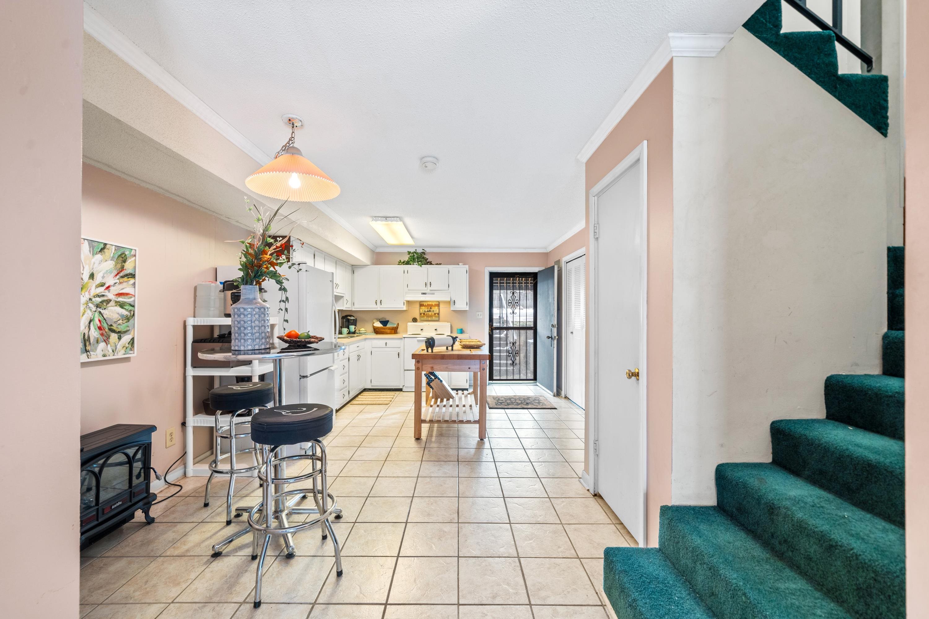 DISCOVERY BAY COLONY REG. - Residential