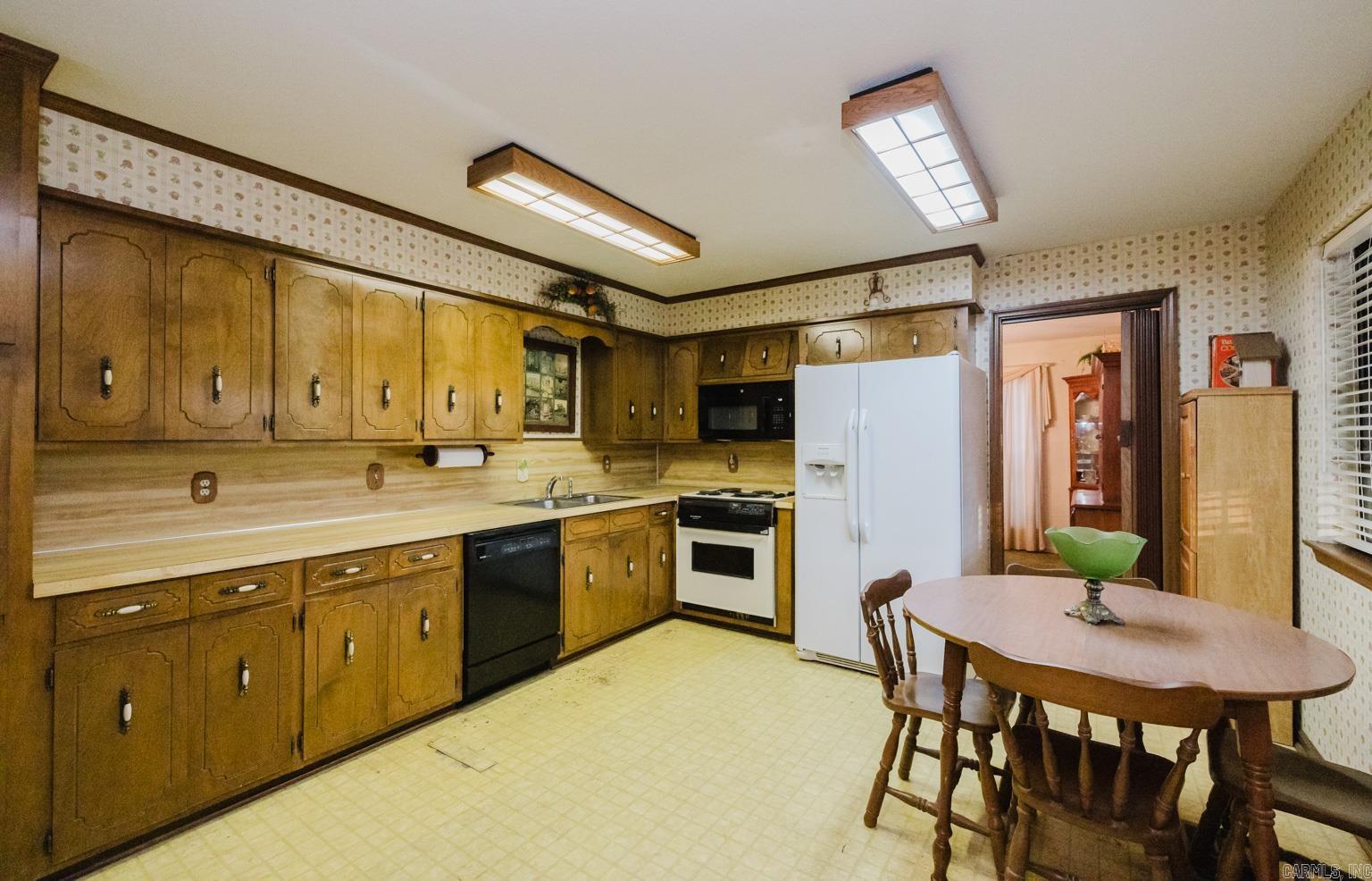 OAK MEADOWS - Residential