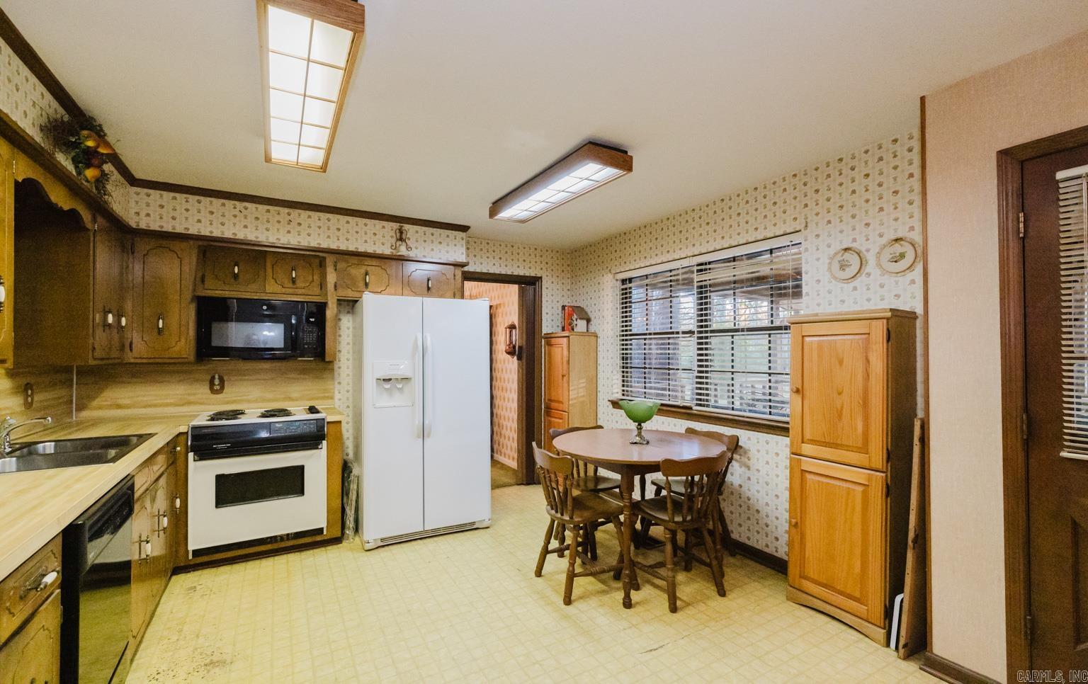 OAK MEADOWS - Residential