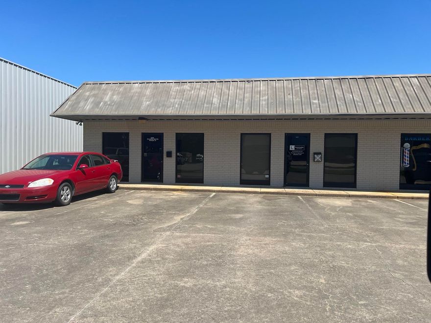 Nice Clean 800 Sq foot office available and ready to rent now.