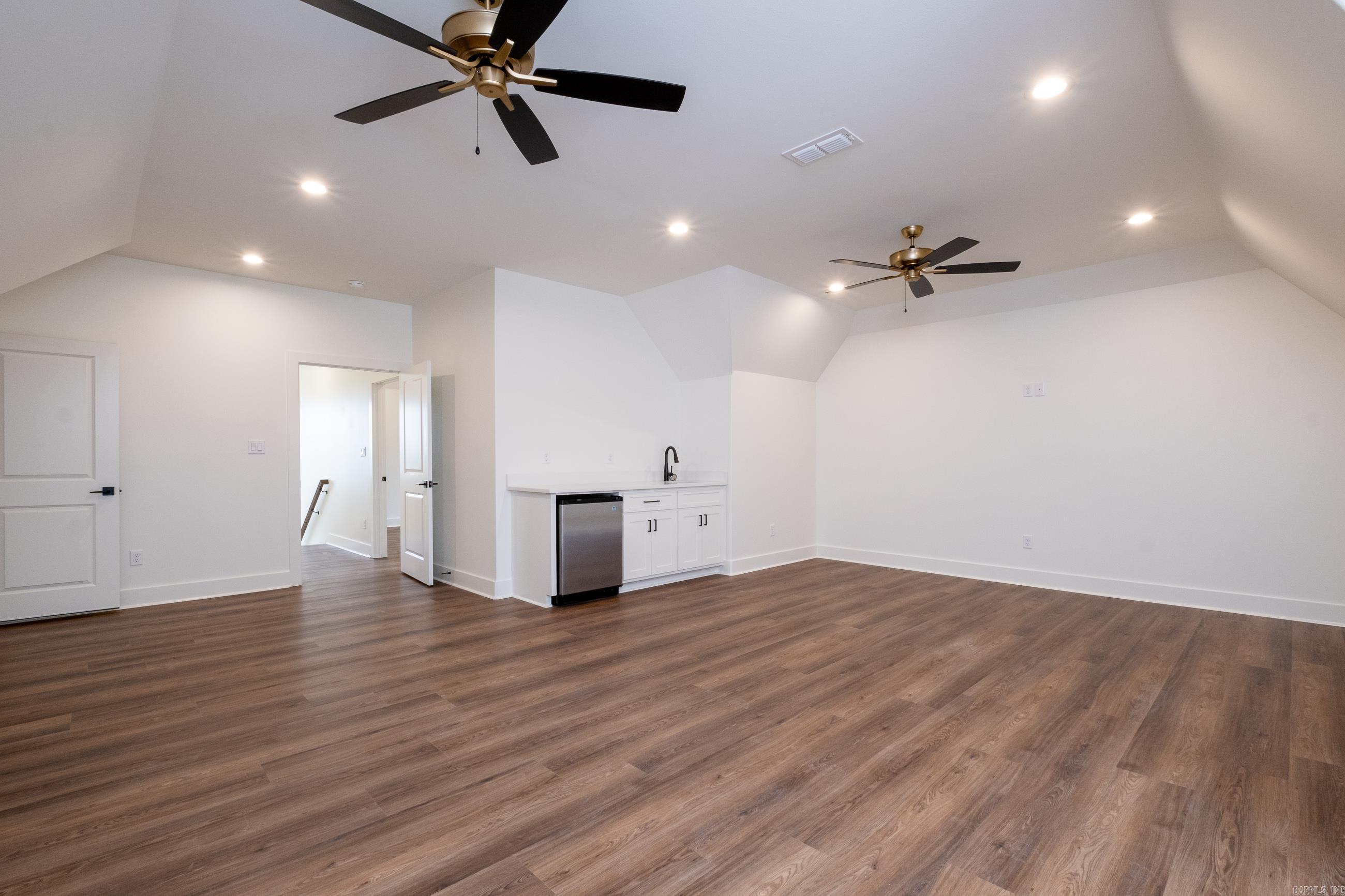 BEAR DEN ESTATES - Residential