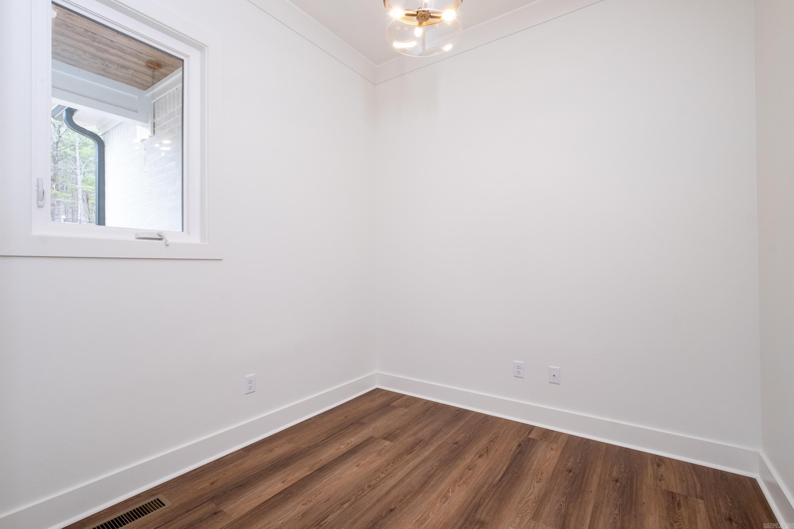 BEAR DEN ESTATES - Residential