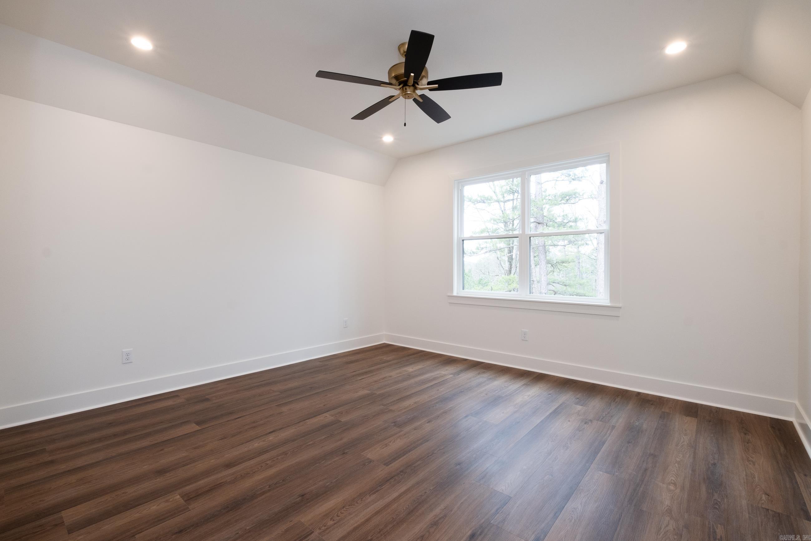 BEAR DEN ESTATES - Residential