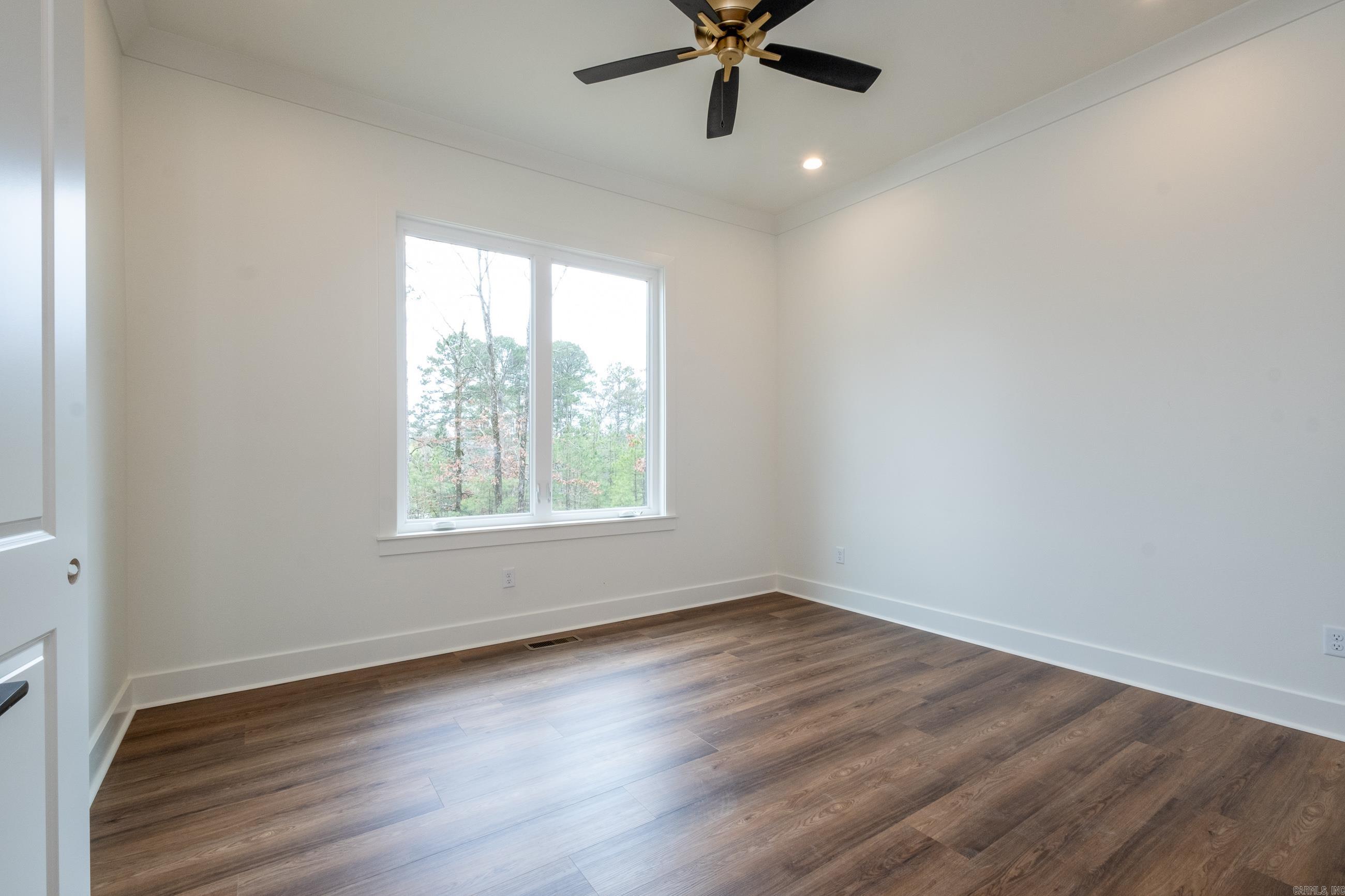 BEAR DEN ESTATES - Residential