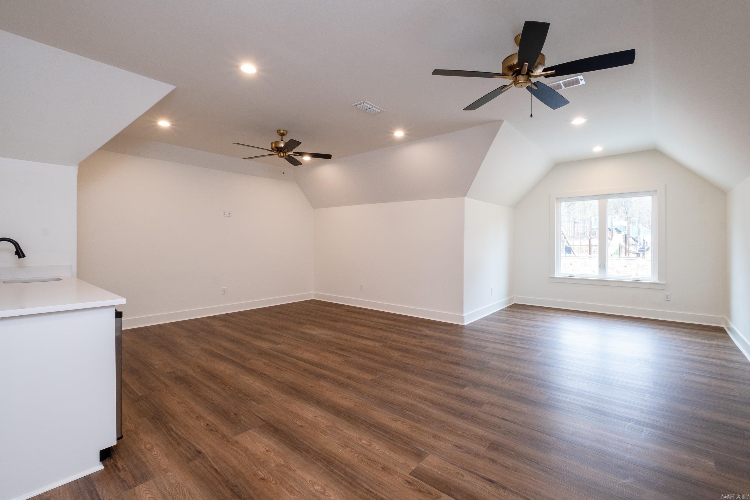 BEAR DEN ESTATES - Residential