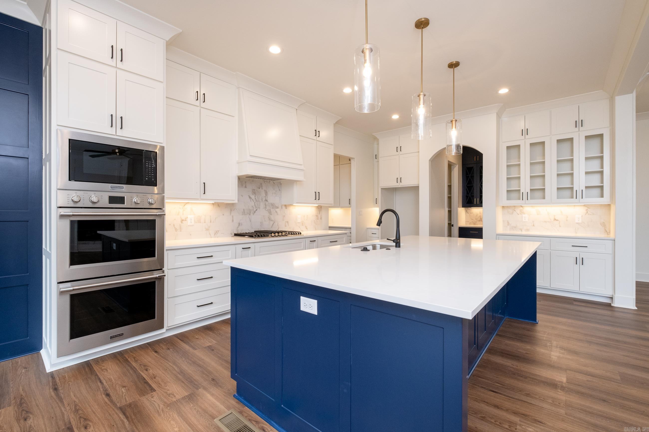 BEAR DEN ESTATES - Residential