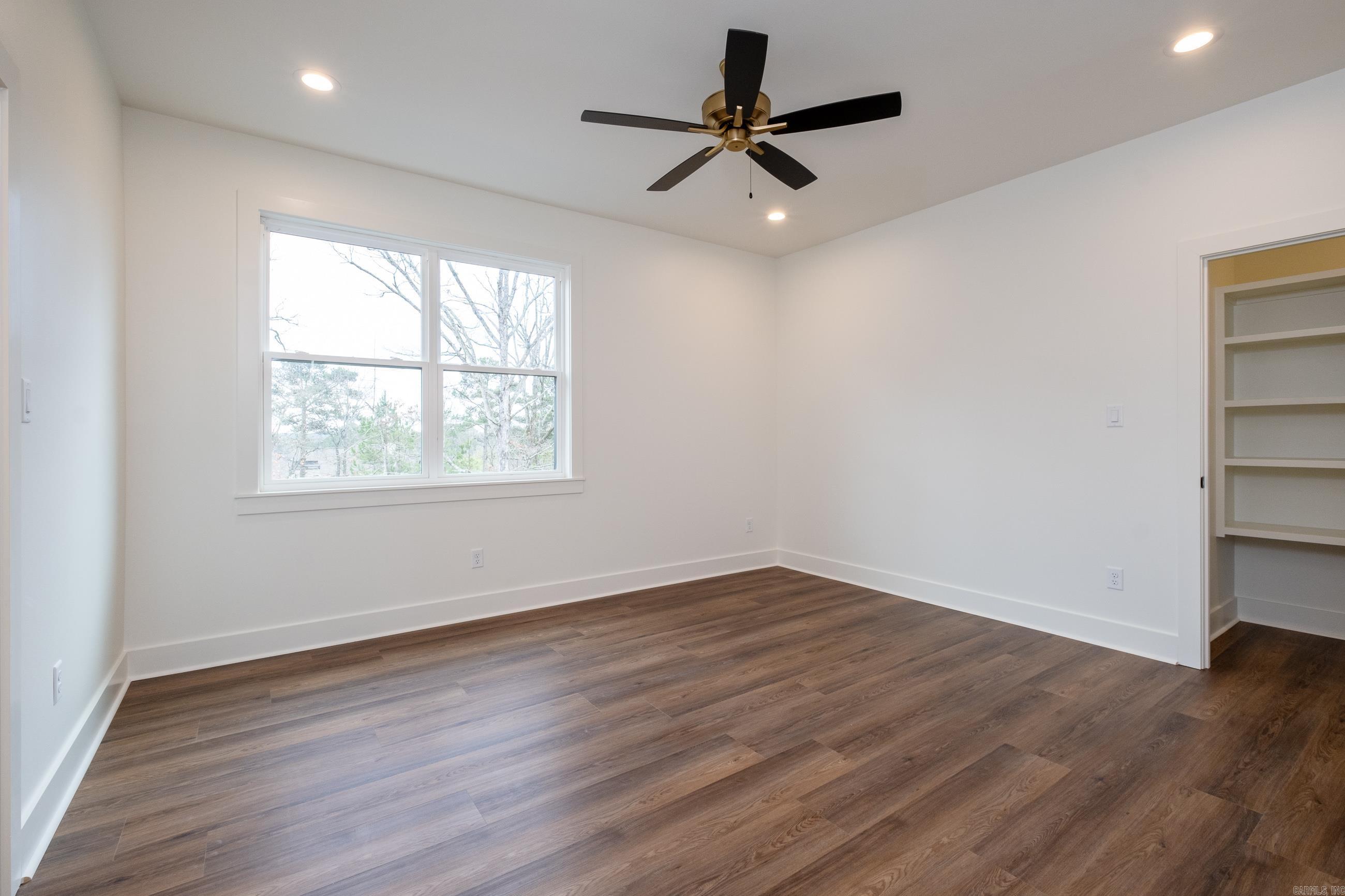 BEAR DEN ESTATES - Residential