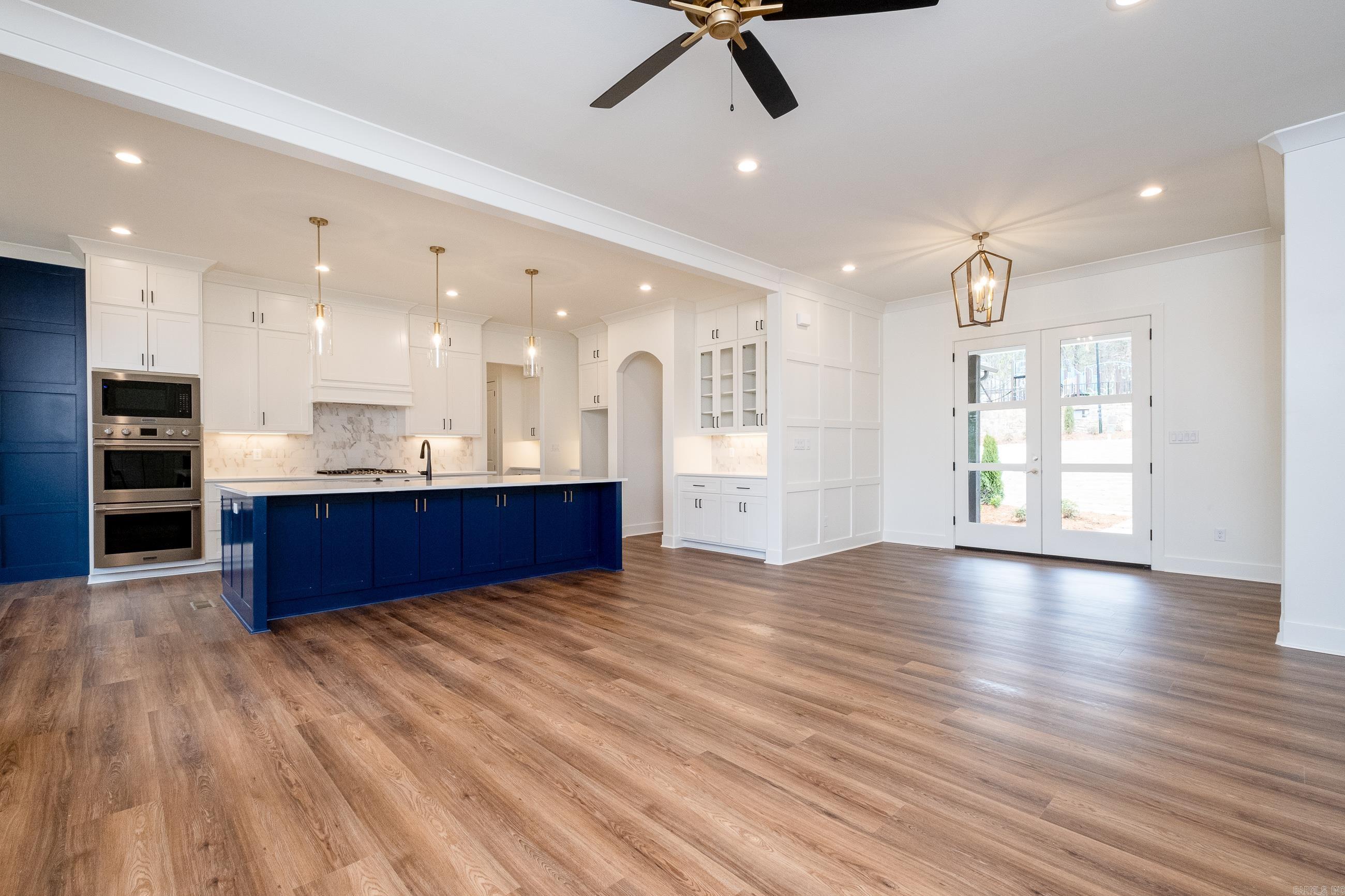 BEAR DEN ESTATES - Residential