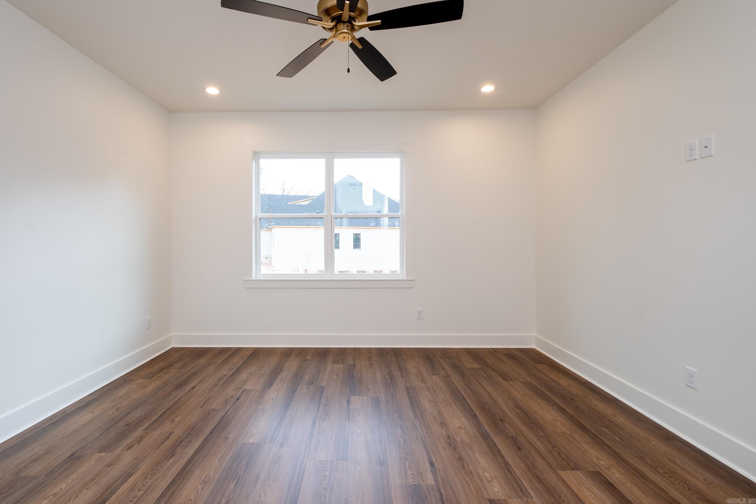 BEAR DEN ESTATES - Residential