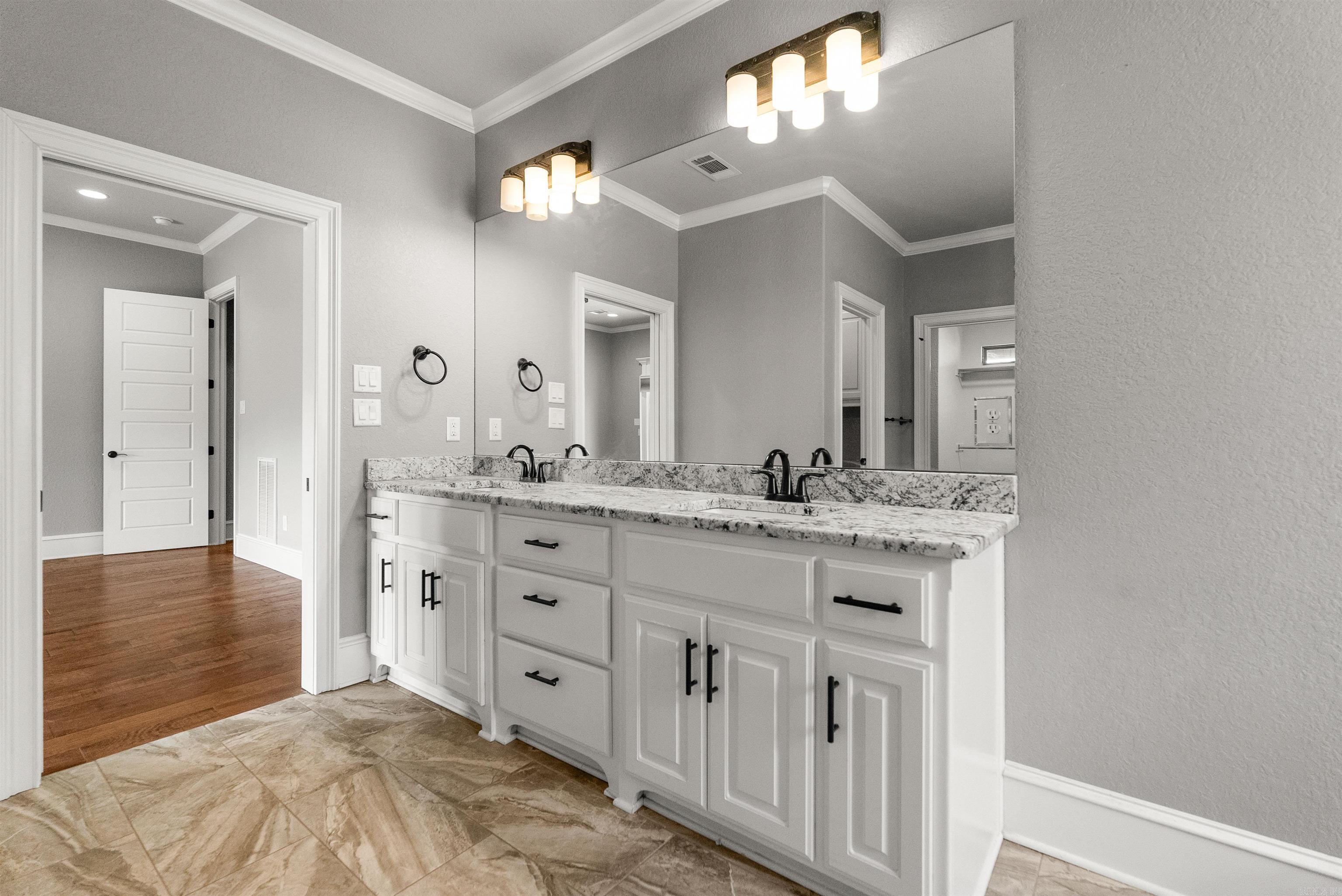 MILLERS CROSSING - Residential