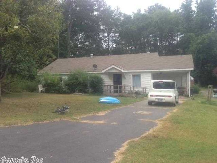 This 4/1 is conveniently located to both Hot Springs and Malvern.  Magnet Cove School District!!  Current rent is $600/month