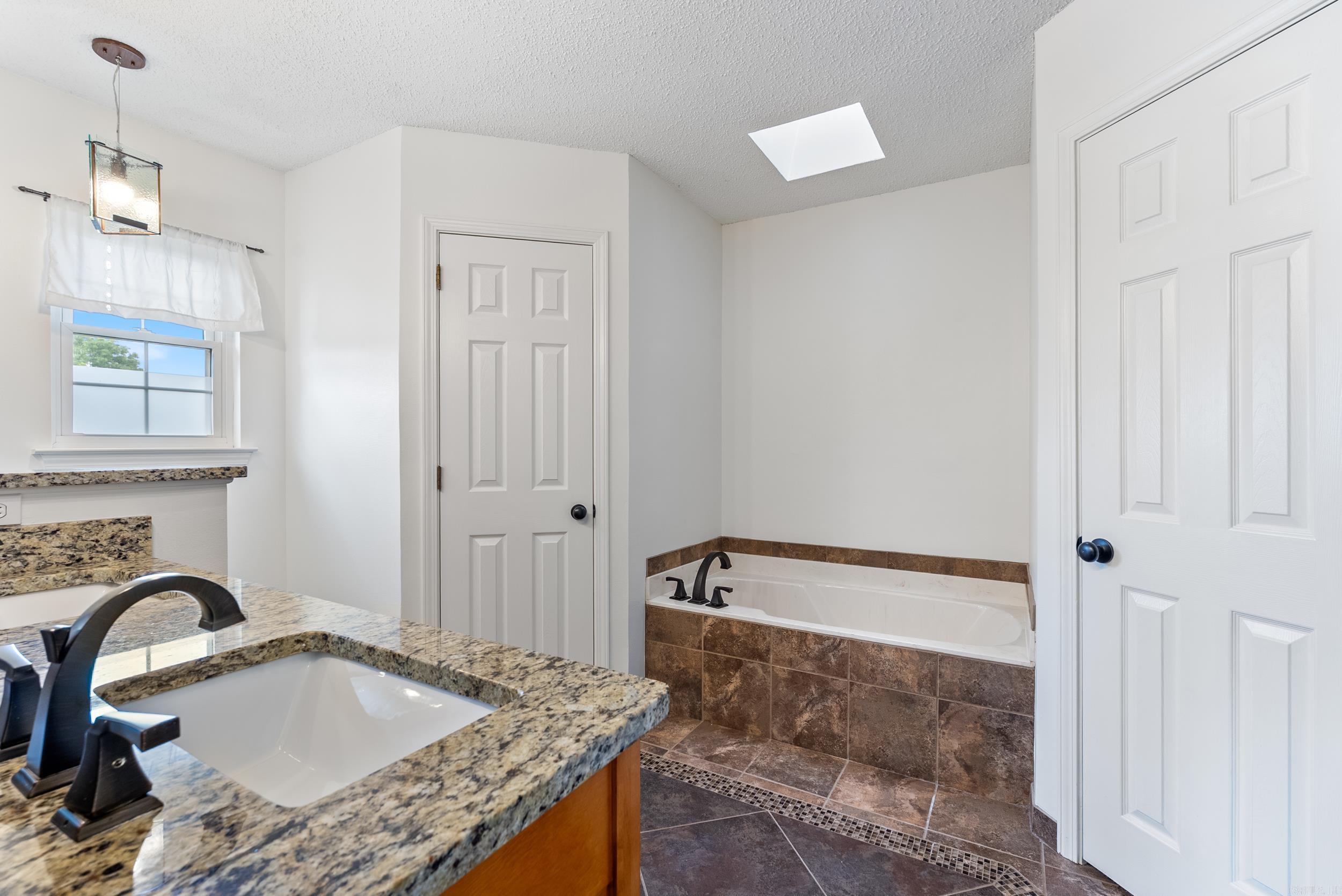 DIAMOND POINTE - Residential